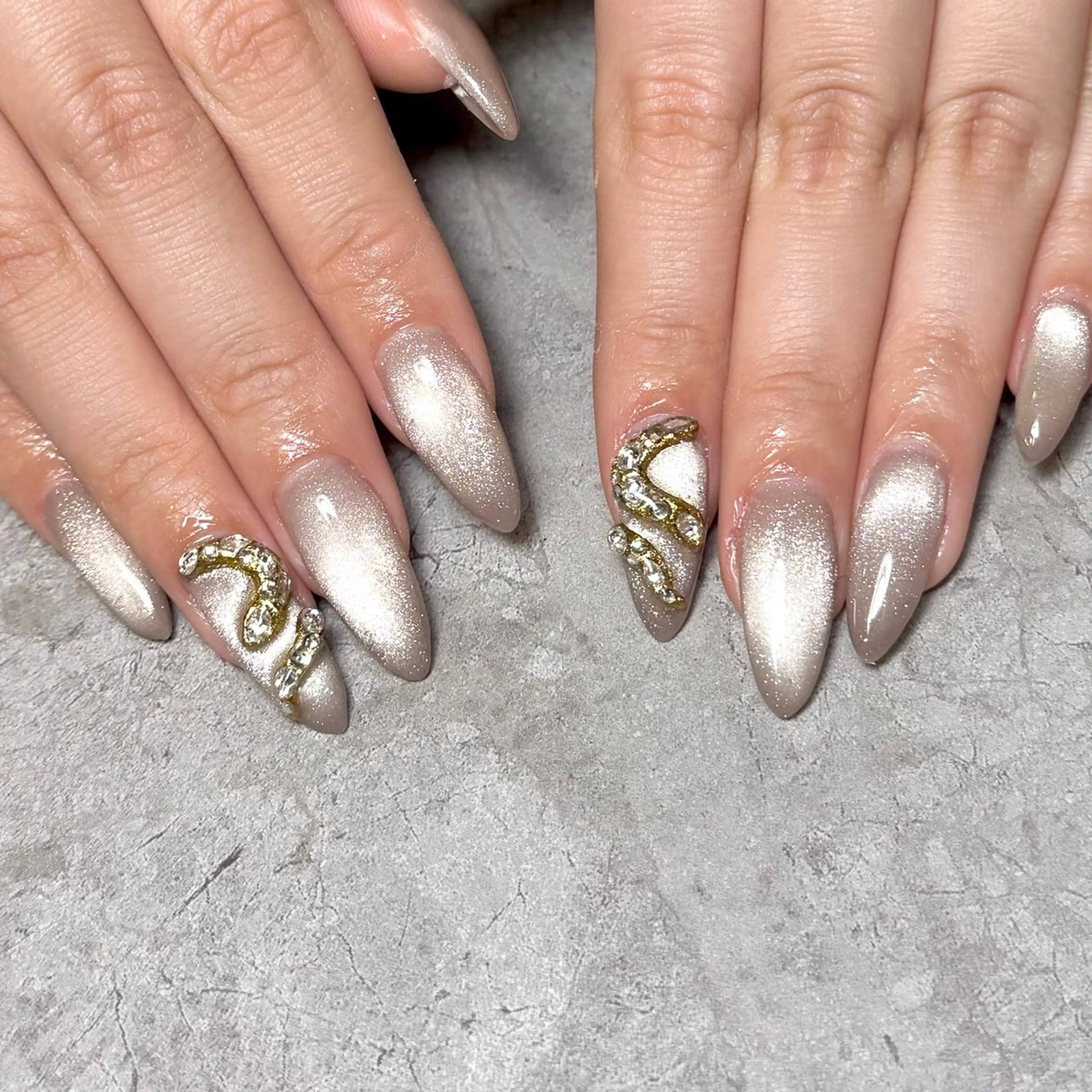 ネイル キラキラネイル マグネットネイル ミラーネイル ぷっくりネイル ワンホンネイル ハンドネイル Nail Salon Lillion【リリオン】所属・lillion karenのネイルデザイン