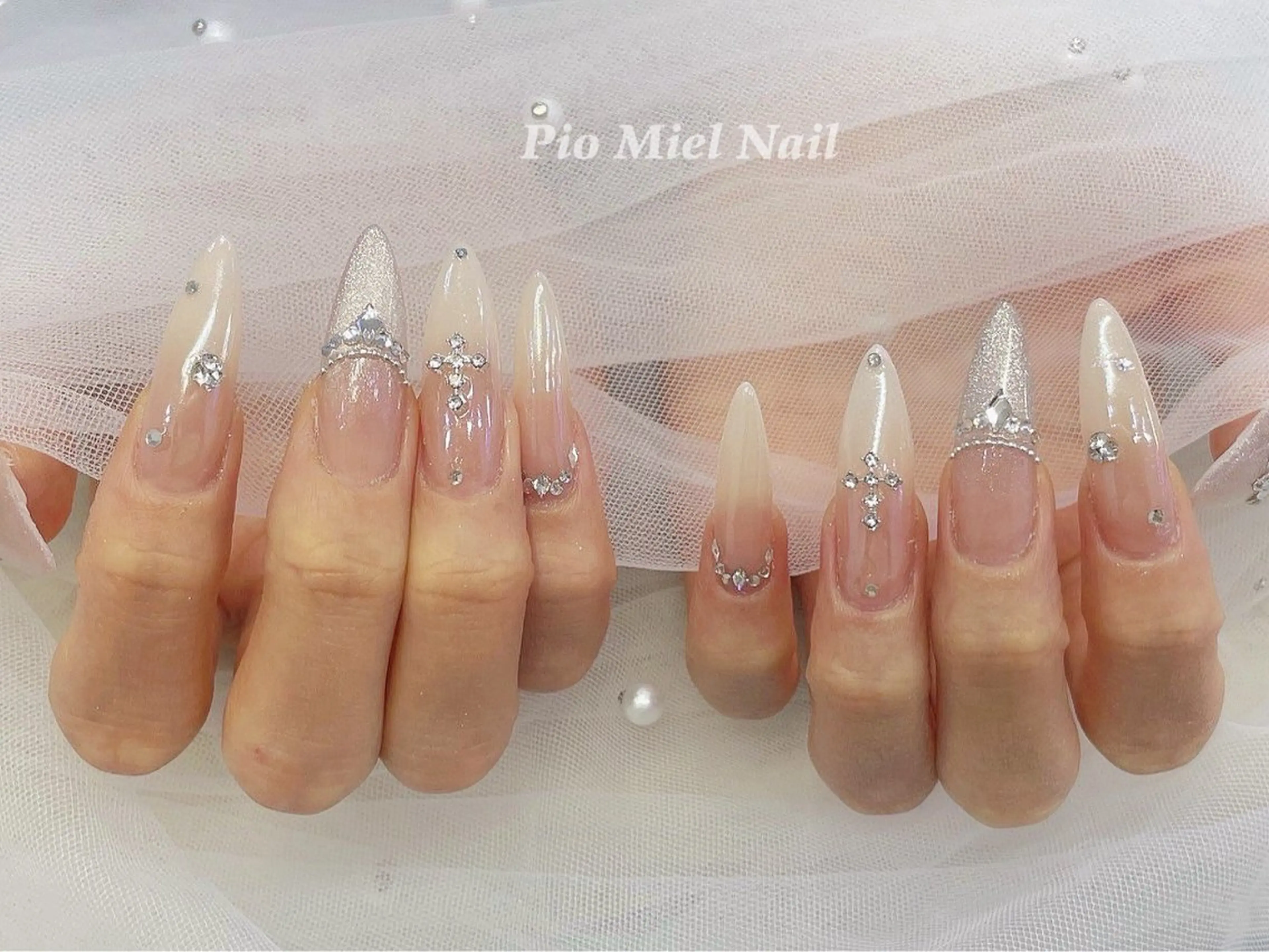 ネイル グラデーション シンプルネイル ワンホンネイル 冬ネイル ハンドネイル momo 長さだしのネイルデザイン