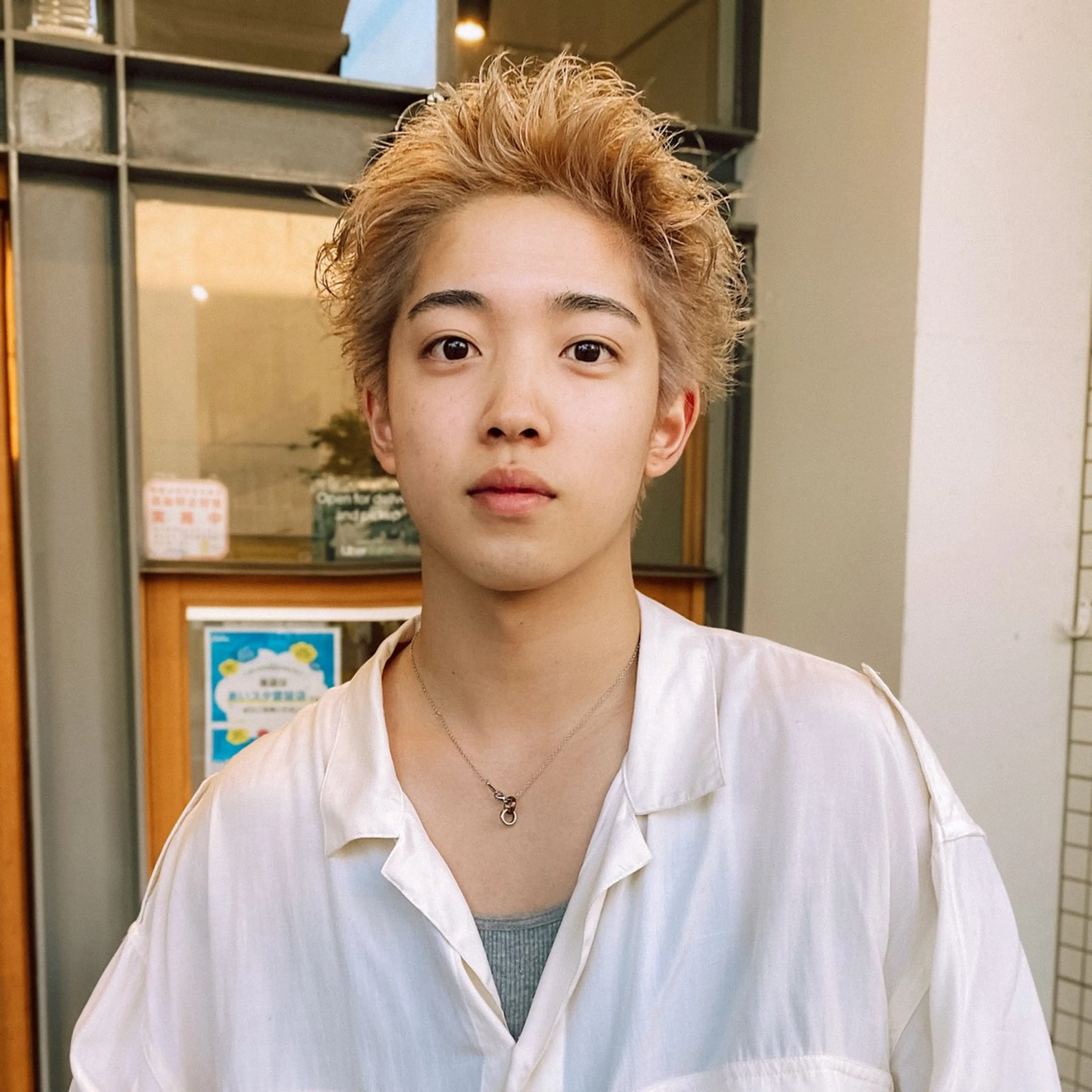 ショート カラー メンズ メンズブリーチ メンズショート スパイキーショート ベージュカラー ブリーチ カット ヘアカラー 栄/矢場町 三井太朗のヘアスタイル