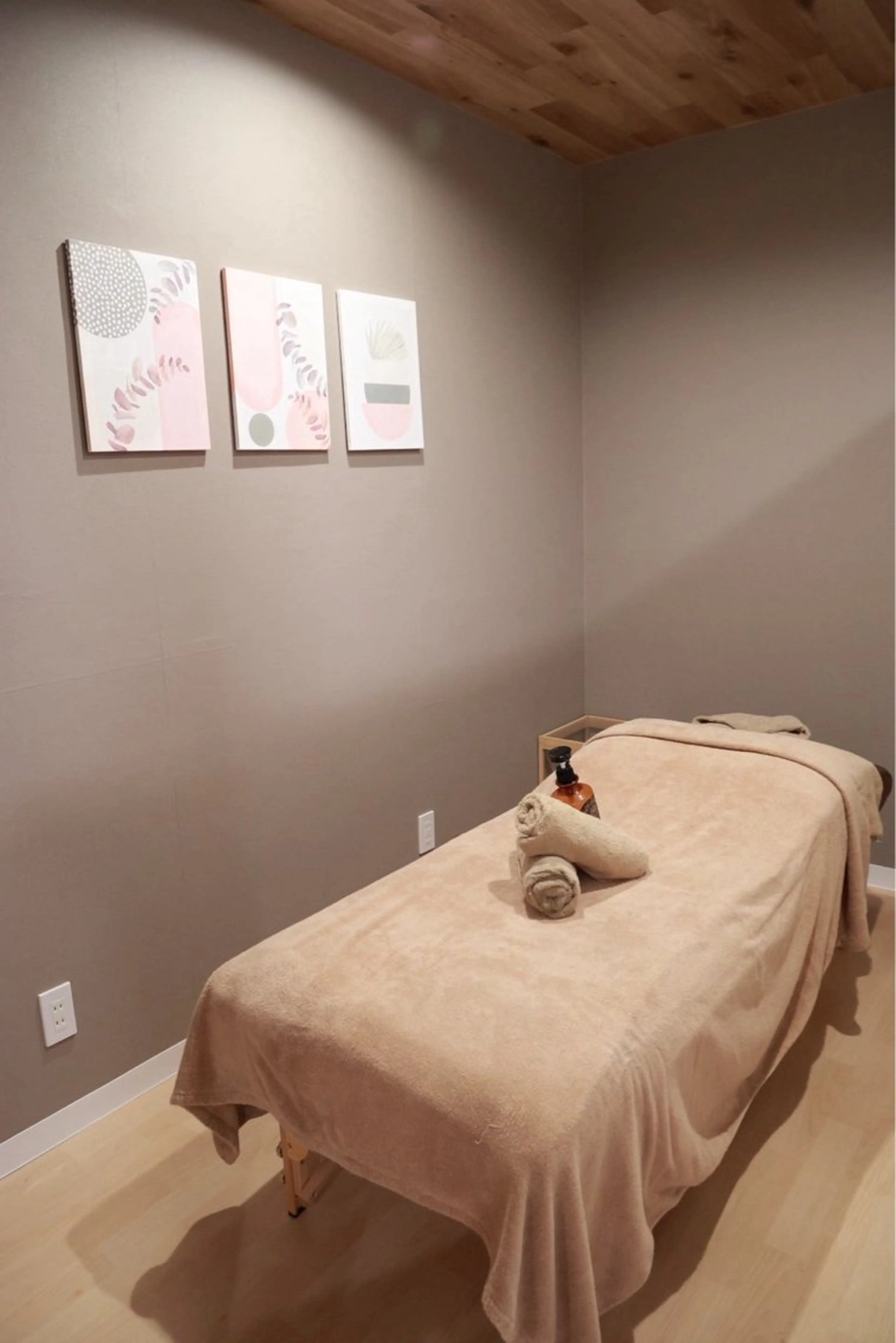 リラク 木と香　byえびな河原口整骨院所属・木と香 オイルケアのエステ・リラクイメージ