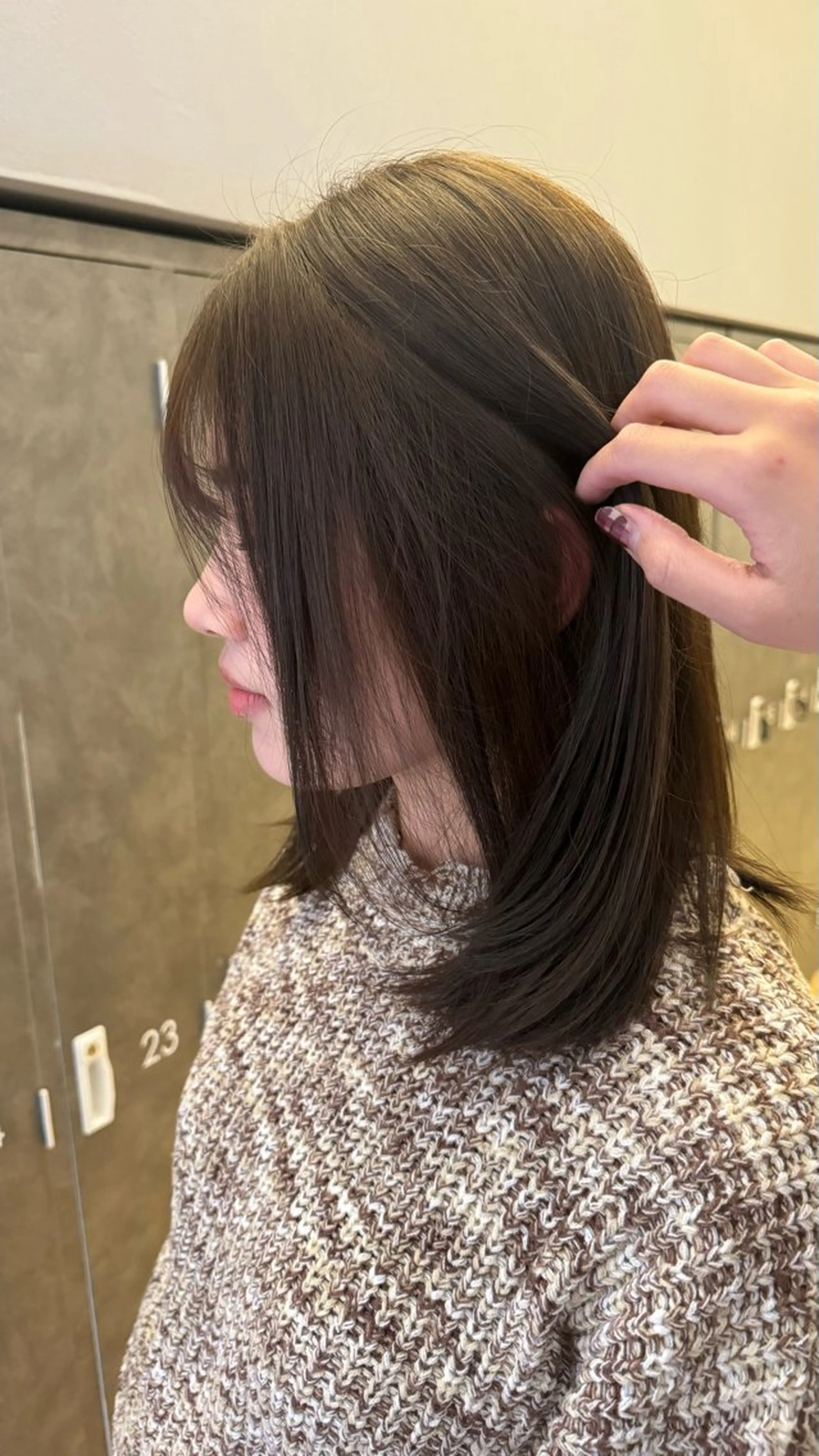 ミディアム カラー 藤原 萌衣のヘアスタイル