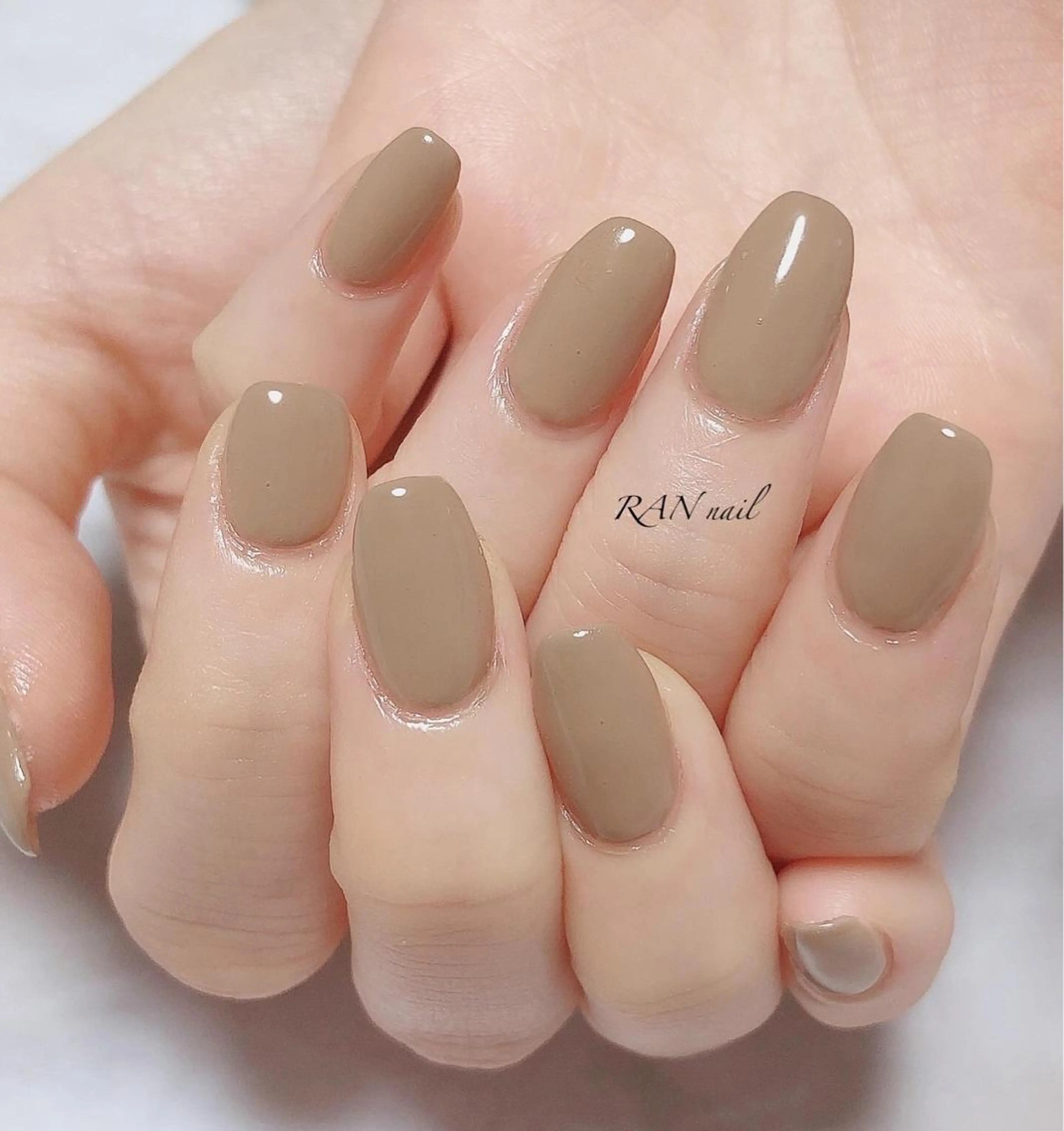 ネイル ブラウン オフィスネイル ワンカラーネイル シンプルネイル ハンドネイル フットネイル RAN nail 〜ランネイル〜所属・RAN nailのネイルデザイン