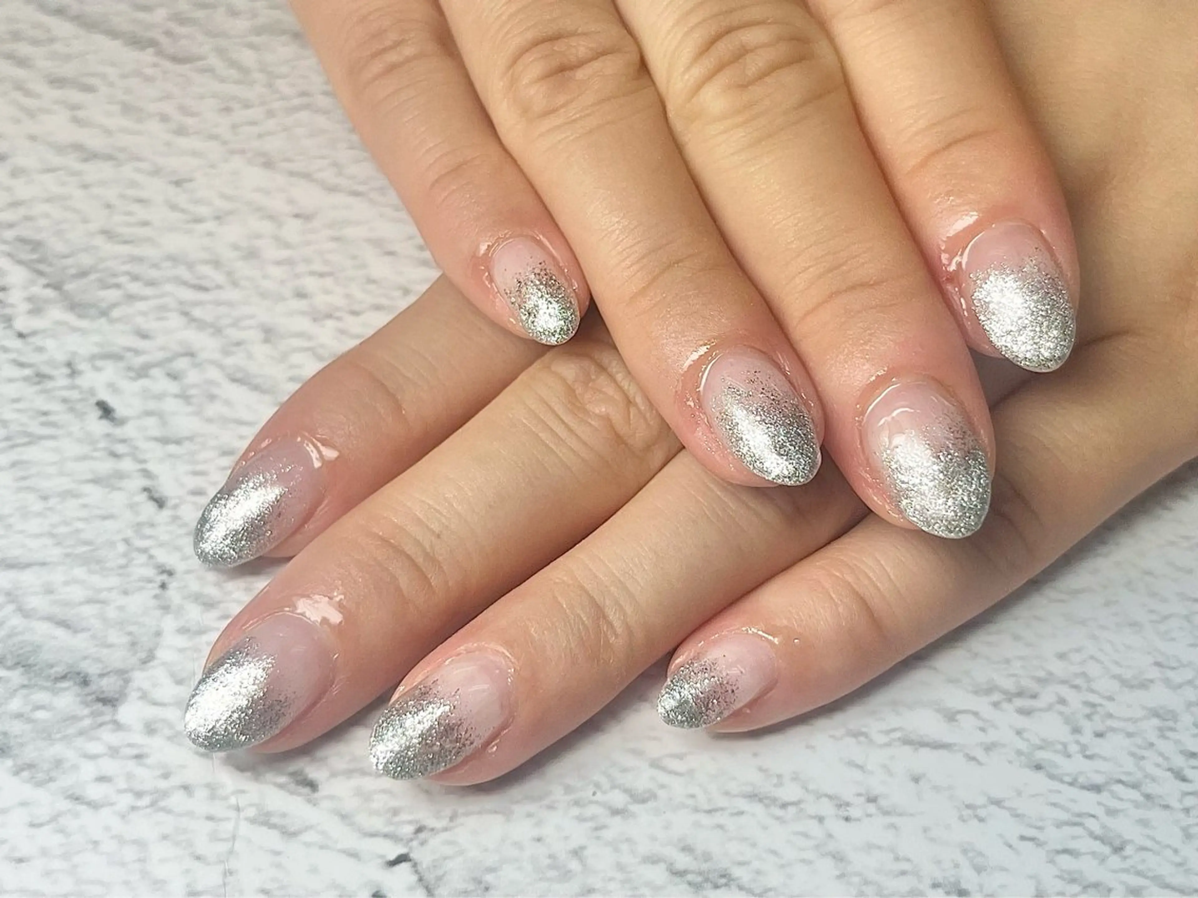 ネイル グラデーション ラメ(グリッター) ラメグラデーション シルバー Queen nail 北堀江 ASUKAのネイルデザイン