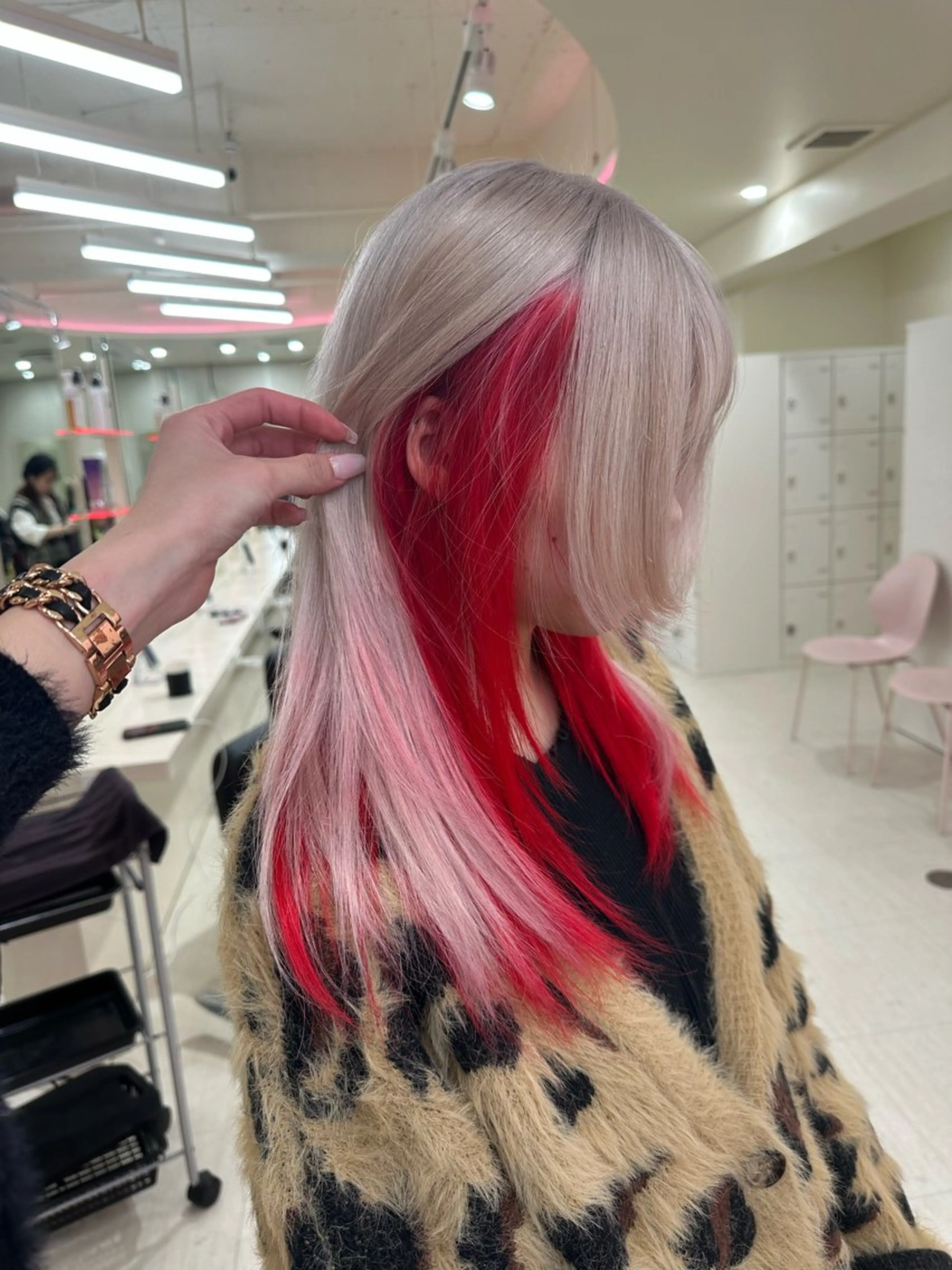 ロング ️🫧 AINE 🫧ハイトーンカラーのヘアスタイル