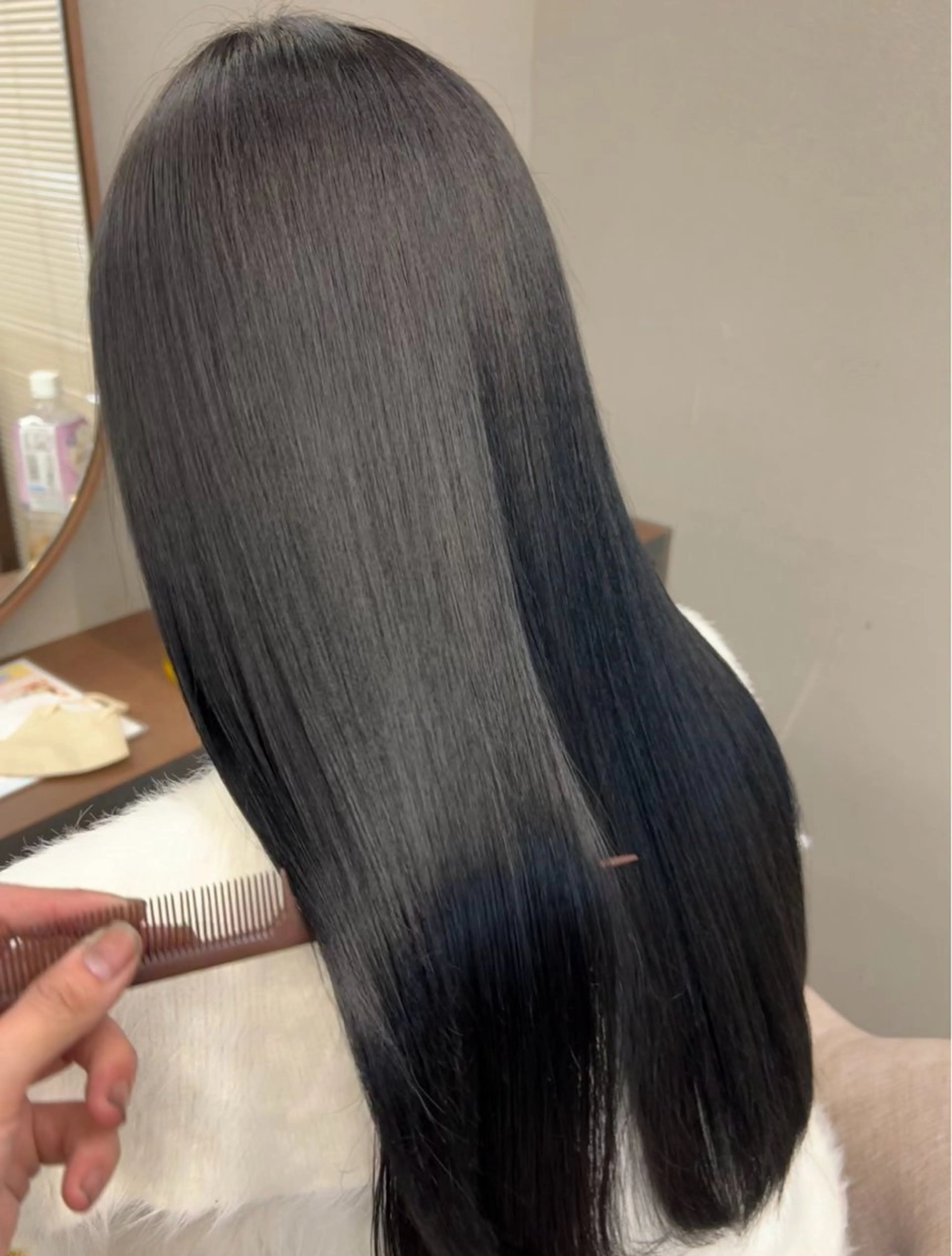 【ダメージを最小限に🍒◎】カット+低アルカリ縮毛矯正(負担を最小限に抑えた薬剤を使用します🍀)の写真