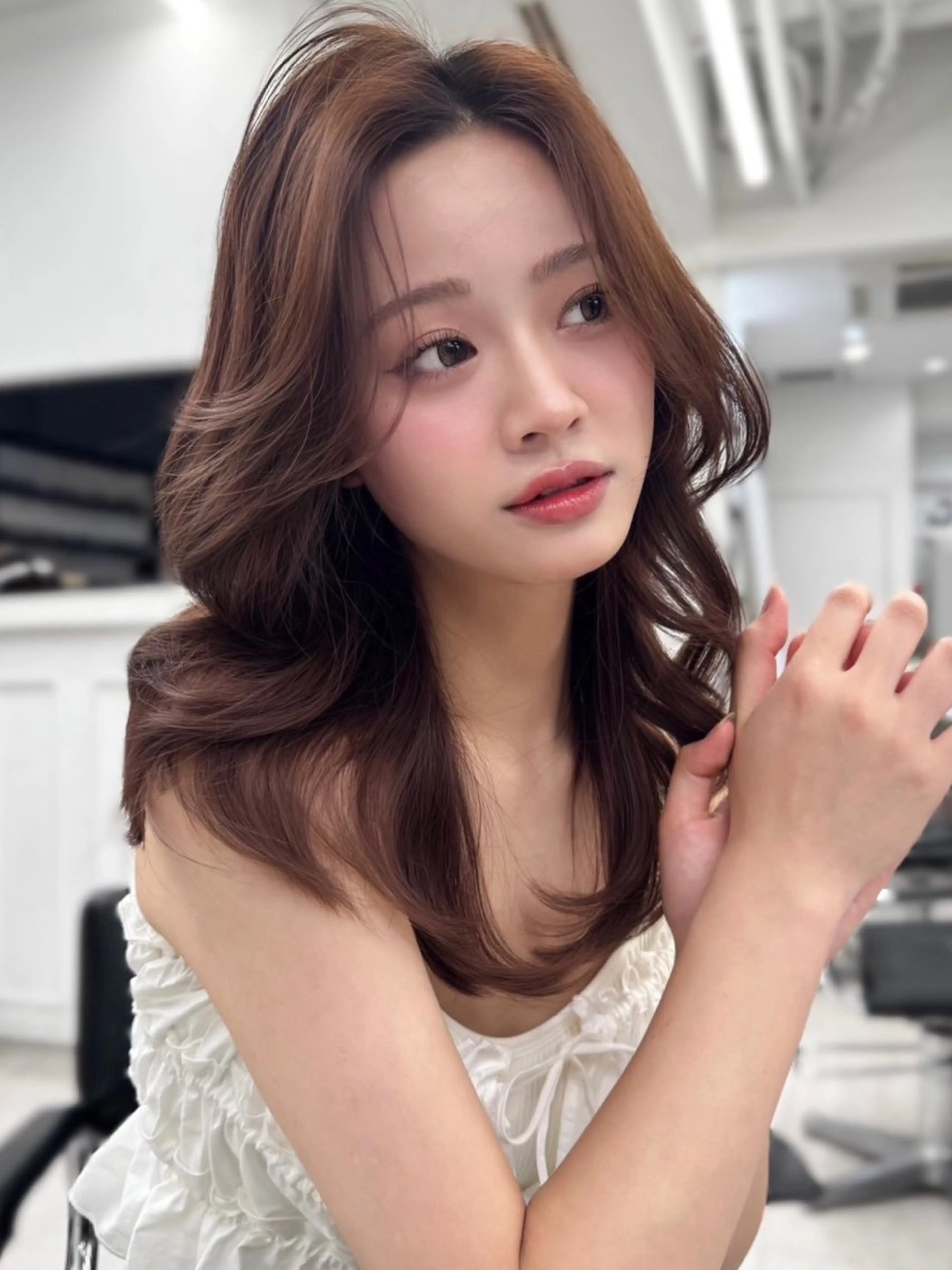 セミロング 顔まわりレイヤー 顔周りカット ハッシュカット 髪質改善 韓国風ヘア 岡田 聖蘭のヘアスタイル