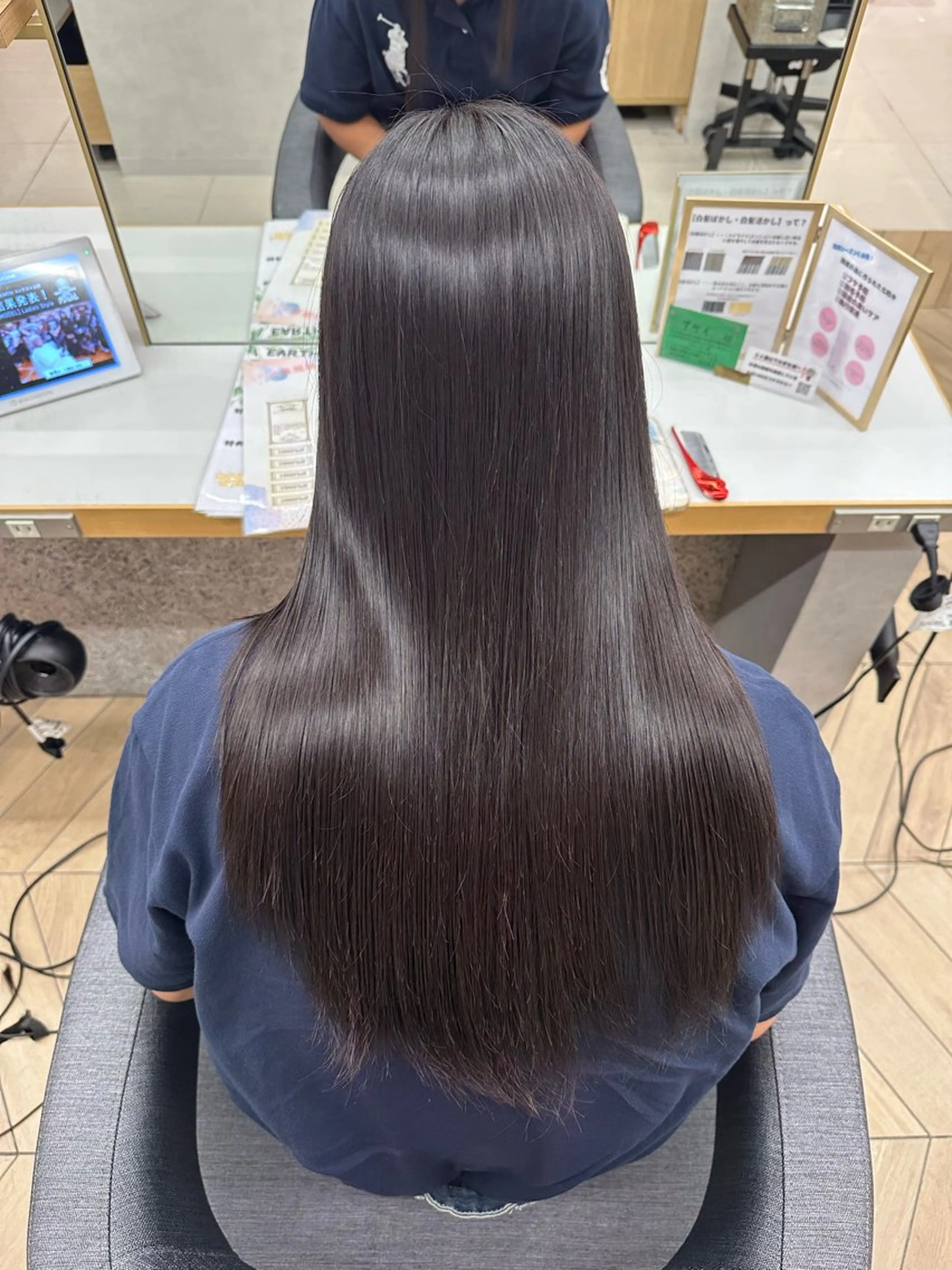 ロング カラー ブリーチ 透明感カラー ダブルカラー ブリーチなしカラー 顔まわりレイヤー 縮毛矯正 トリートメント 大人レイヤー& 透明感カラー💄のヘアスタイル