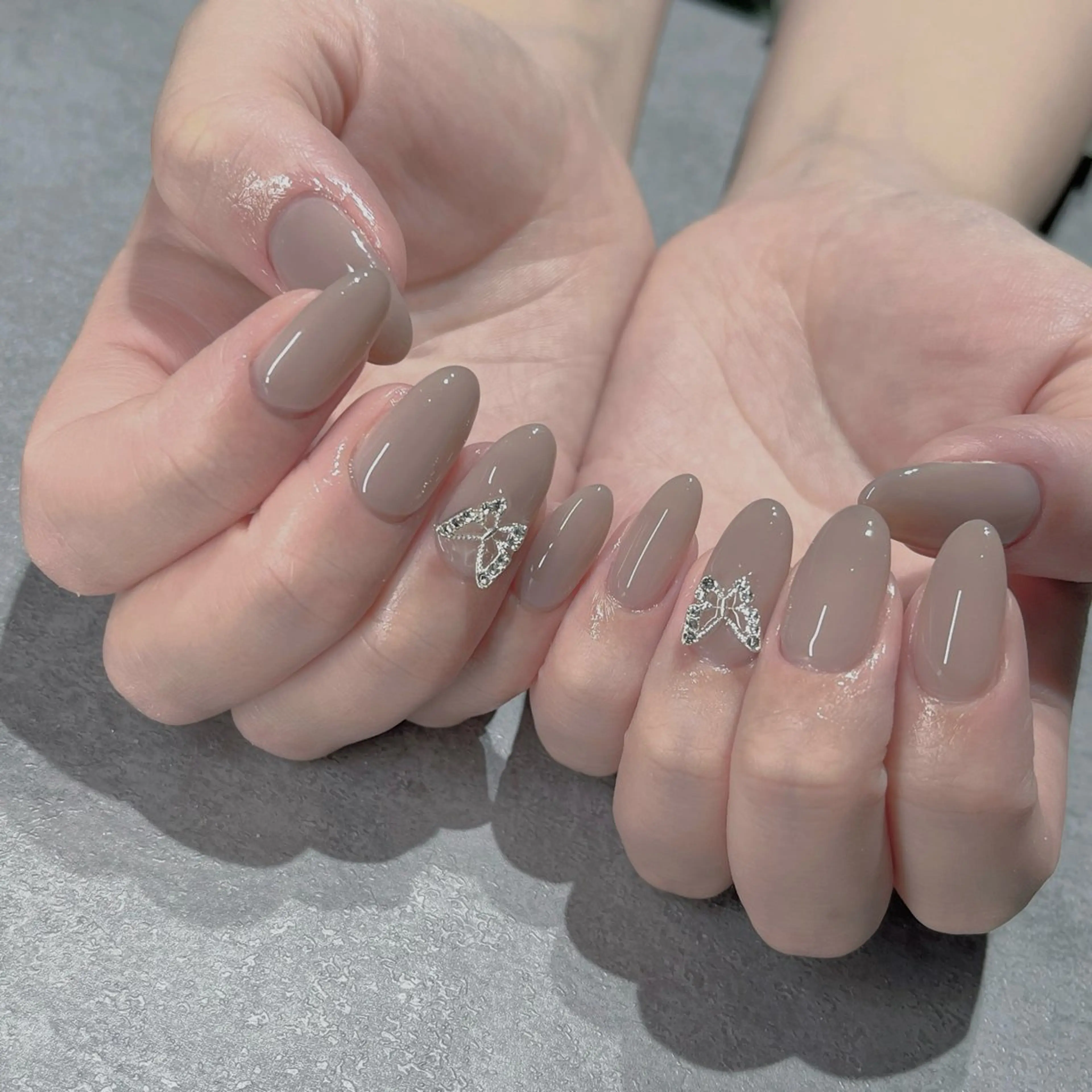 ネイル フットネイル フレンチネイル ジェルネイル ラメ(グリッター) ラメグラデーション ハンドネイル NEO Beauty Salon所属・𝐍𝐄𝐎 𝐉𝐔𝐑𝐈のネイルデザイン