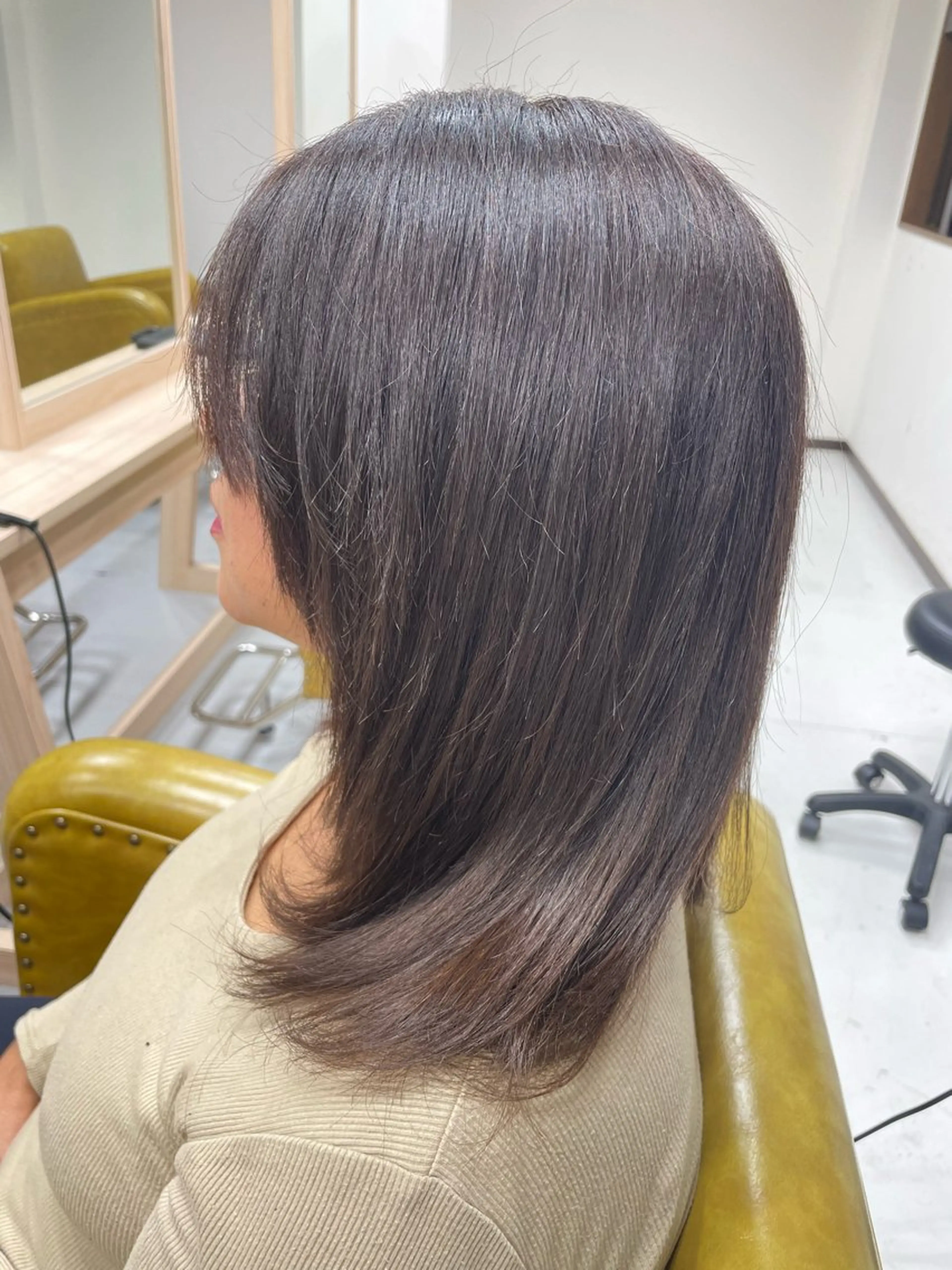 セミロング カラー 大内 カオリのヘアスタイル
