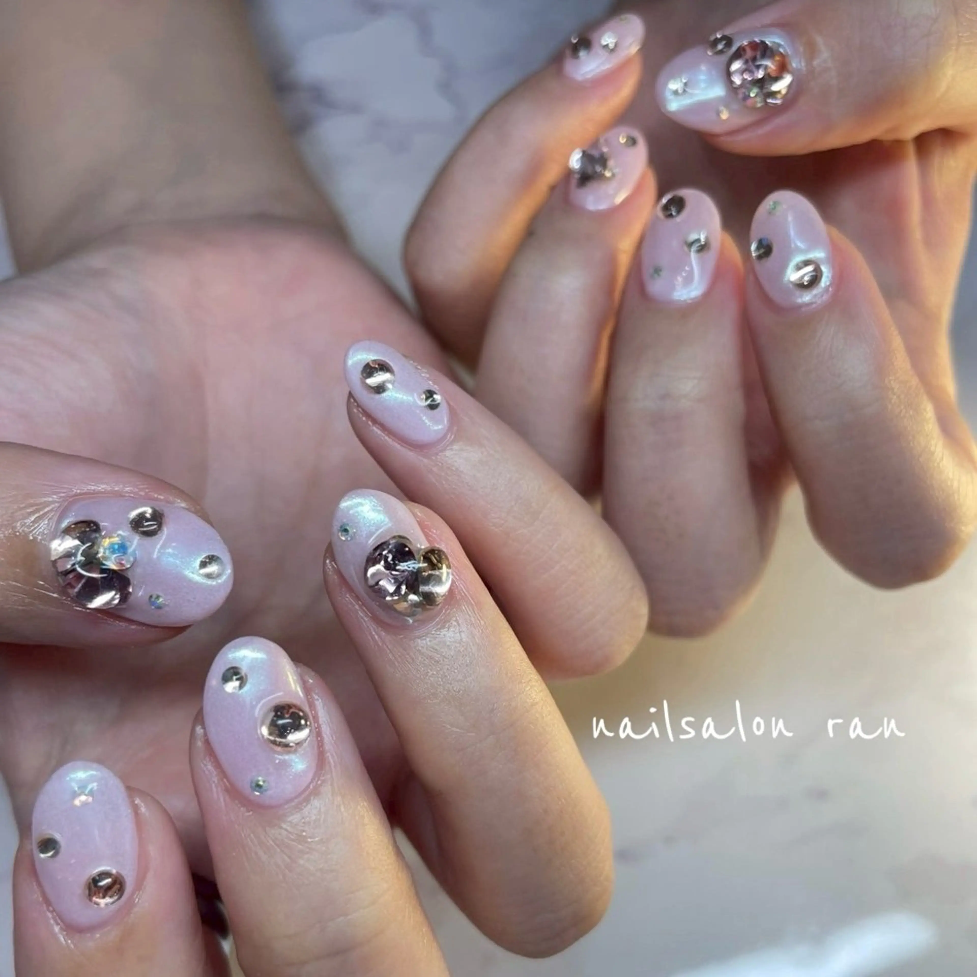 ネイル オーロラネイル ミラーネイル ピンク ストーンネイル ハンドネイル ハンドケア nailsalon ranのネイルデザイン