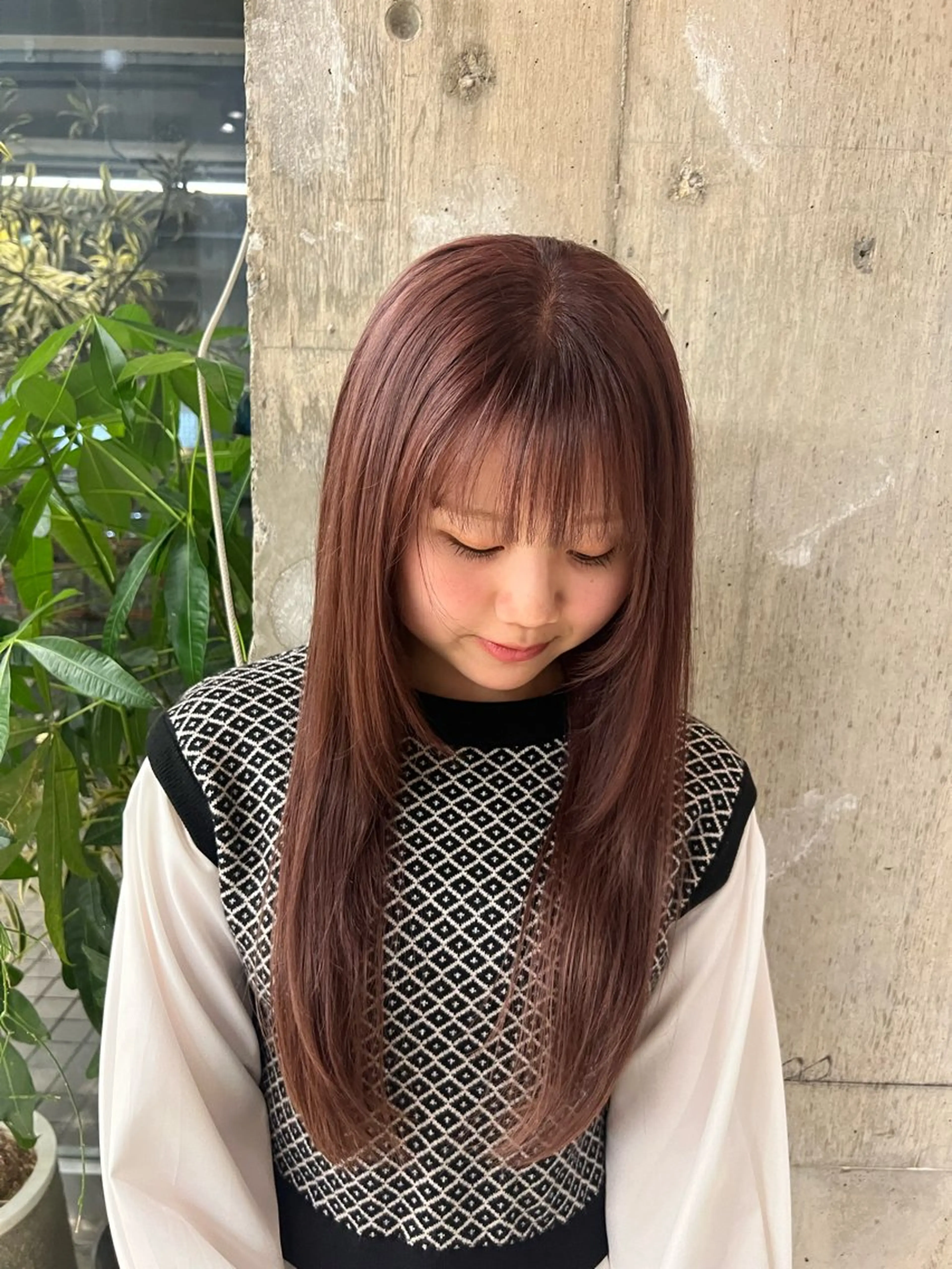 ロング カラー ベージュカラー ブリーチ 透明感カラー ピンクカラー ピンクベージュ piilo／ 岩花梨乃のヘアスタイル