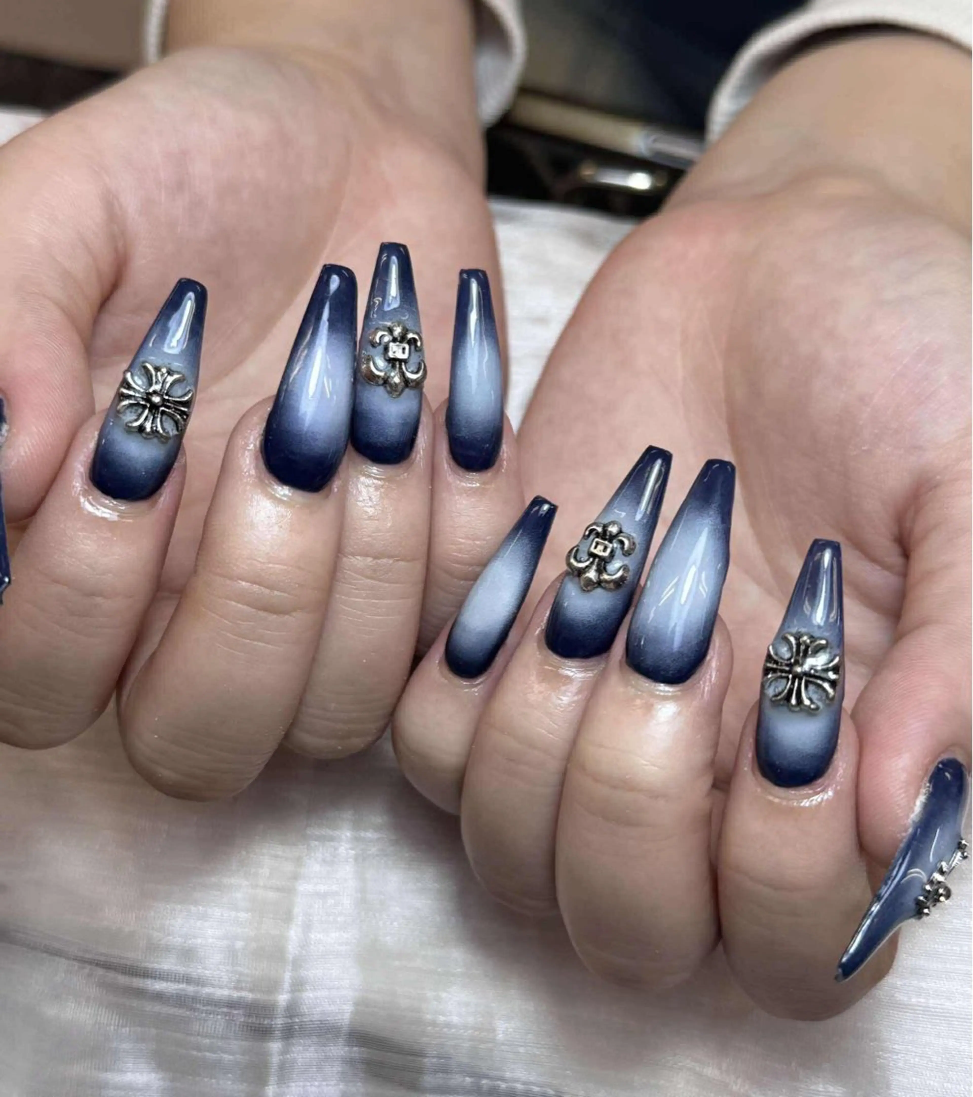 ネイル アートネイル オーロラネイル チークネイル 長さ出し フットネイル Noiranail_ studio川越西口のネイルデザイン