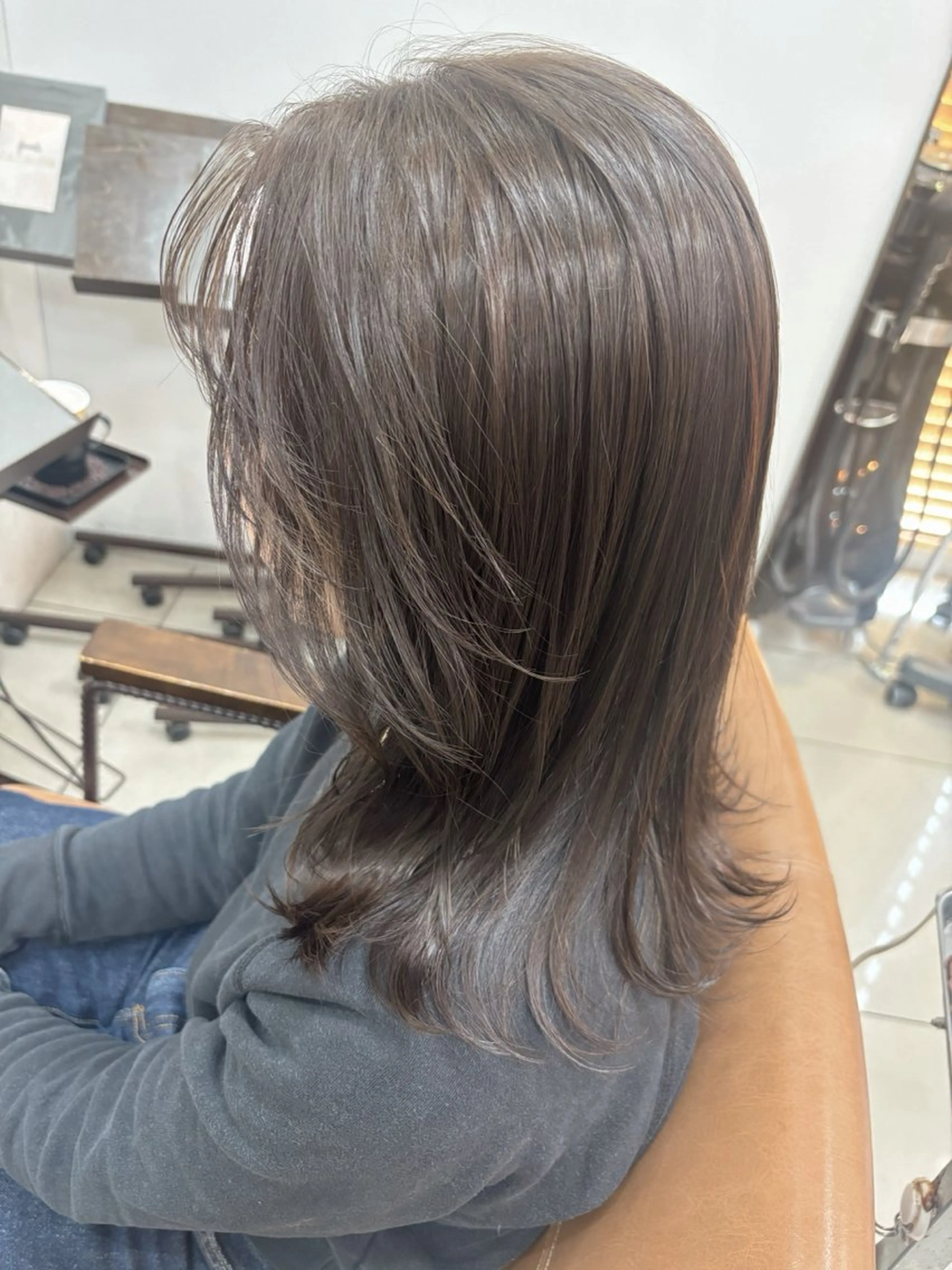 ミディアム カラー ミディアムレイヤー グレージュ オリーブグレージュ オリーブグレー 髪質改善 ヘアカラー トリートメント 頭皮×髪質改善 透明感カラー💎中村のヘアスタイル