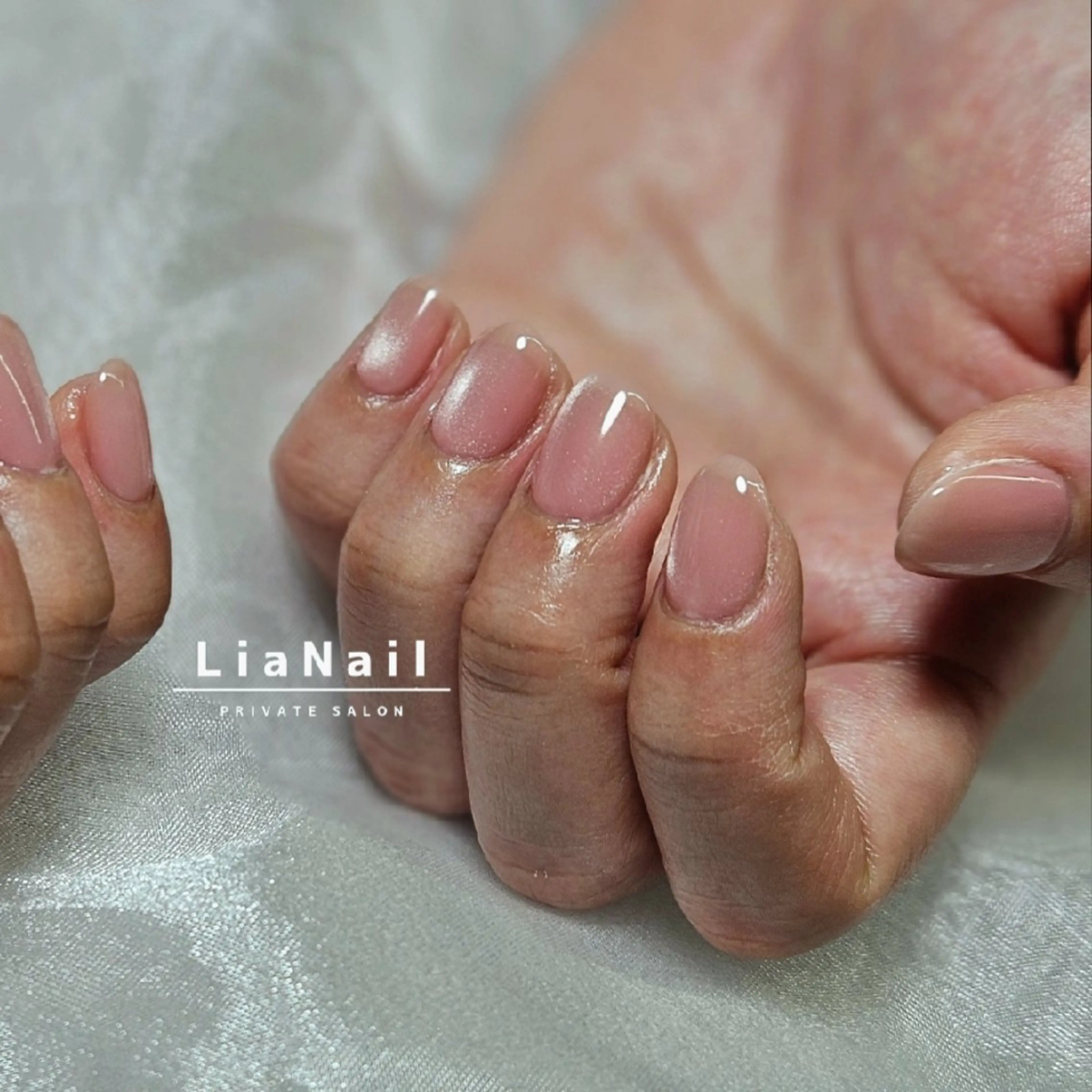 ネイル 氷ネイル・うるうるネイル マグネットネイル マグネットワンカラー ワンカラーネイル ハンドネイル Lia Nailのネイルデザイン