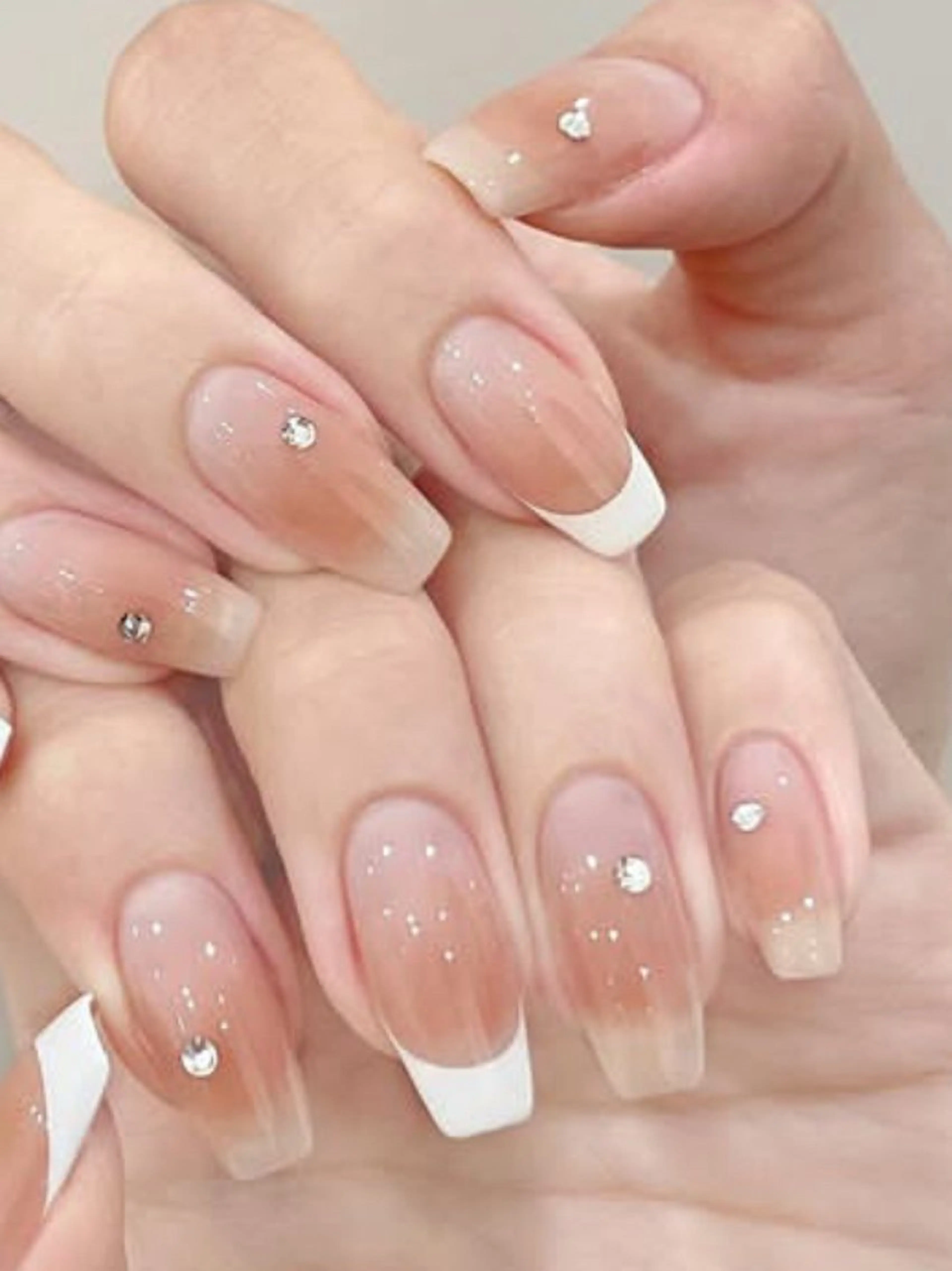 ネイル チークネイル フレンチネイル ガーリー ミラーネイル ハンドネイル Roger 舞のネイルデザイン