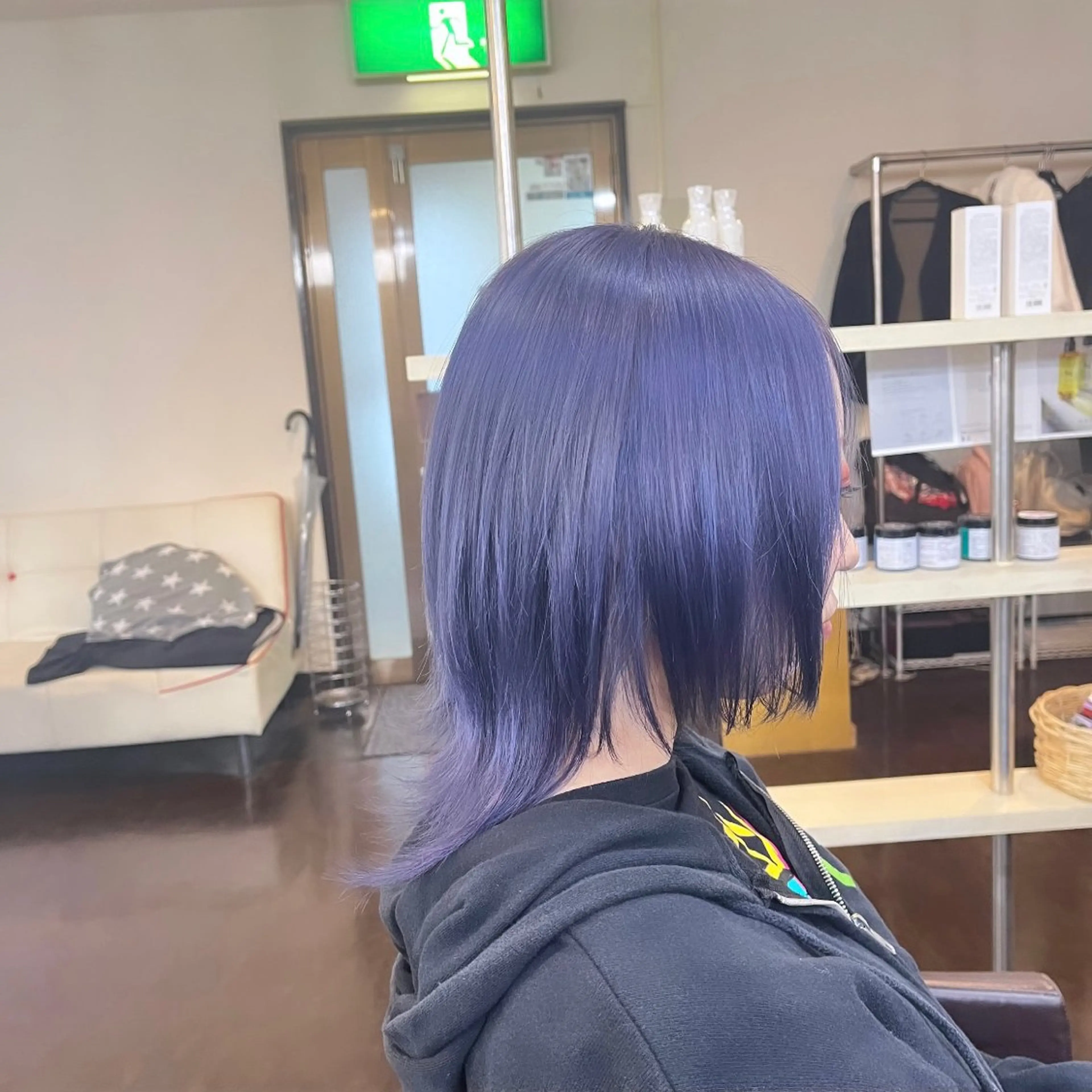 ショート カラー ブリーチ ブルーカラー ブルーバイオレット ケアブリーチ デザインカラー 編み込みエクステ/ ハイトーン りょすけのヘアスタイル