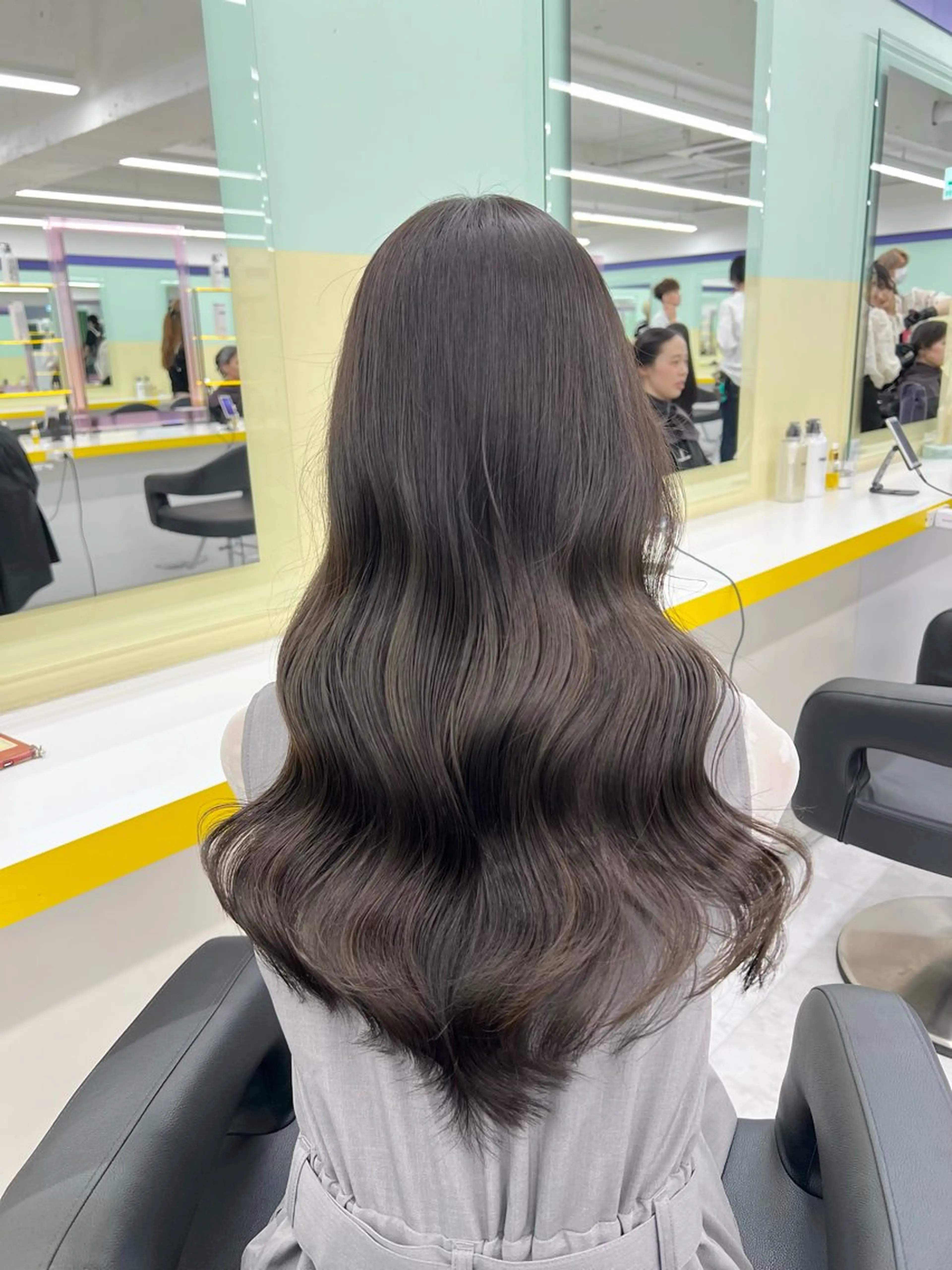 セミロング レイヤー/韓国❣️ 髪質改善/亘紘輝のヘアスタイル