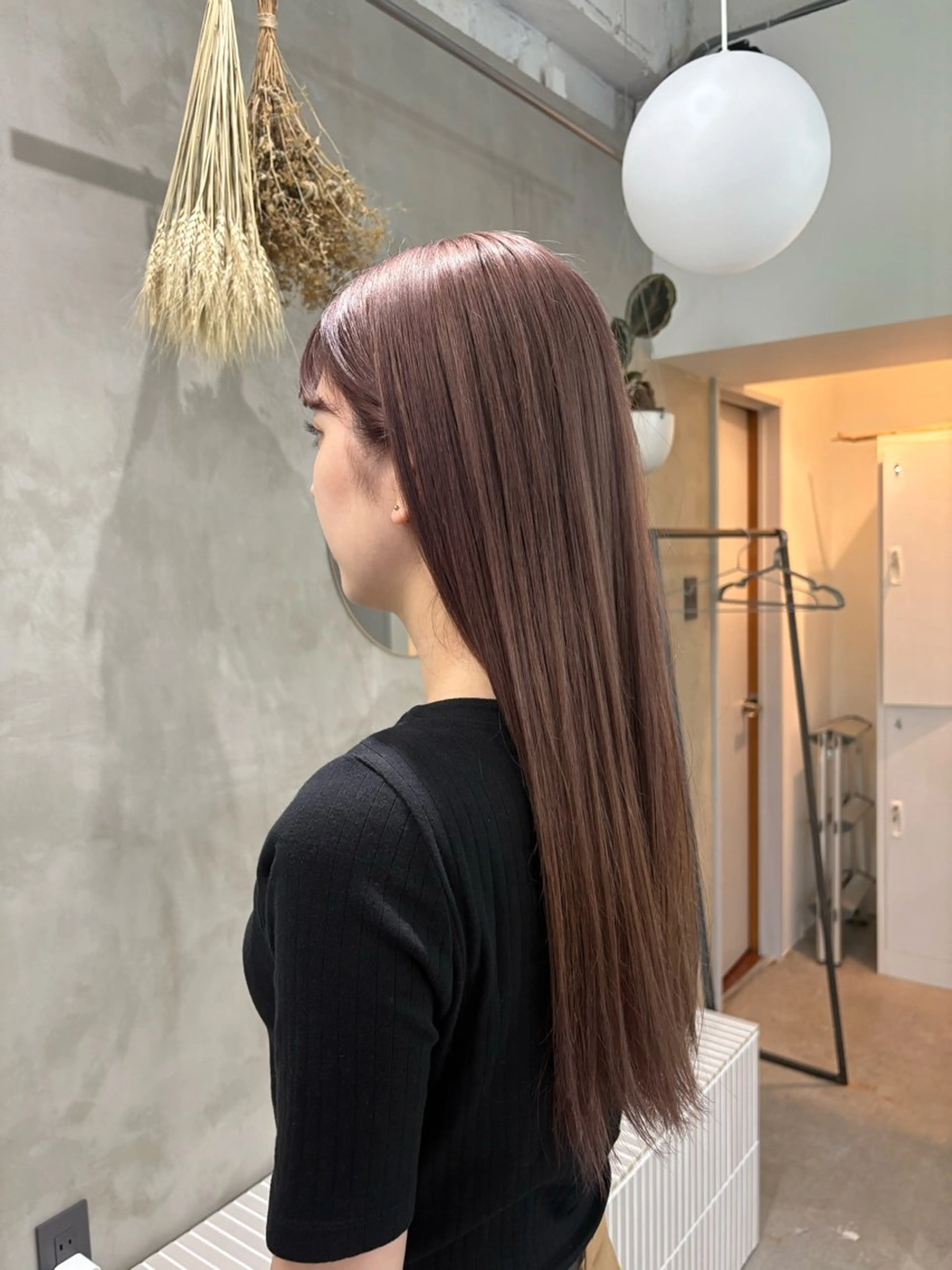 ロング カラー ベージュカラー ブリーチ ダブルカラー ピンクカラー ピンクベージュ カット ヘアカラー LINDA Luna所属・功刀 栞奈のヘアスタイル
