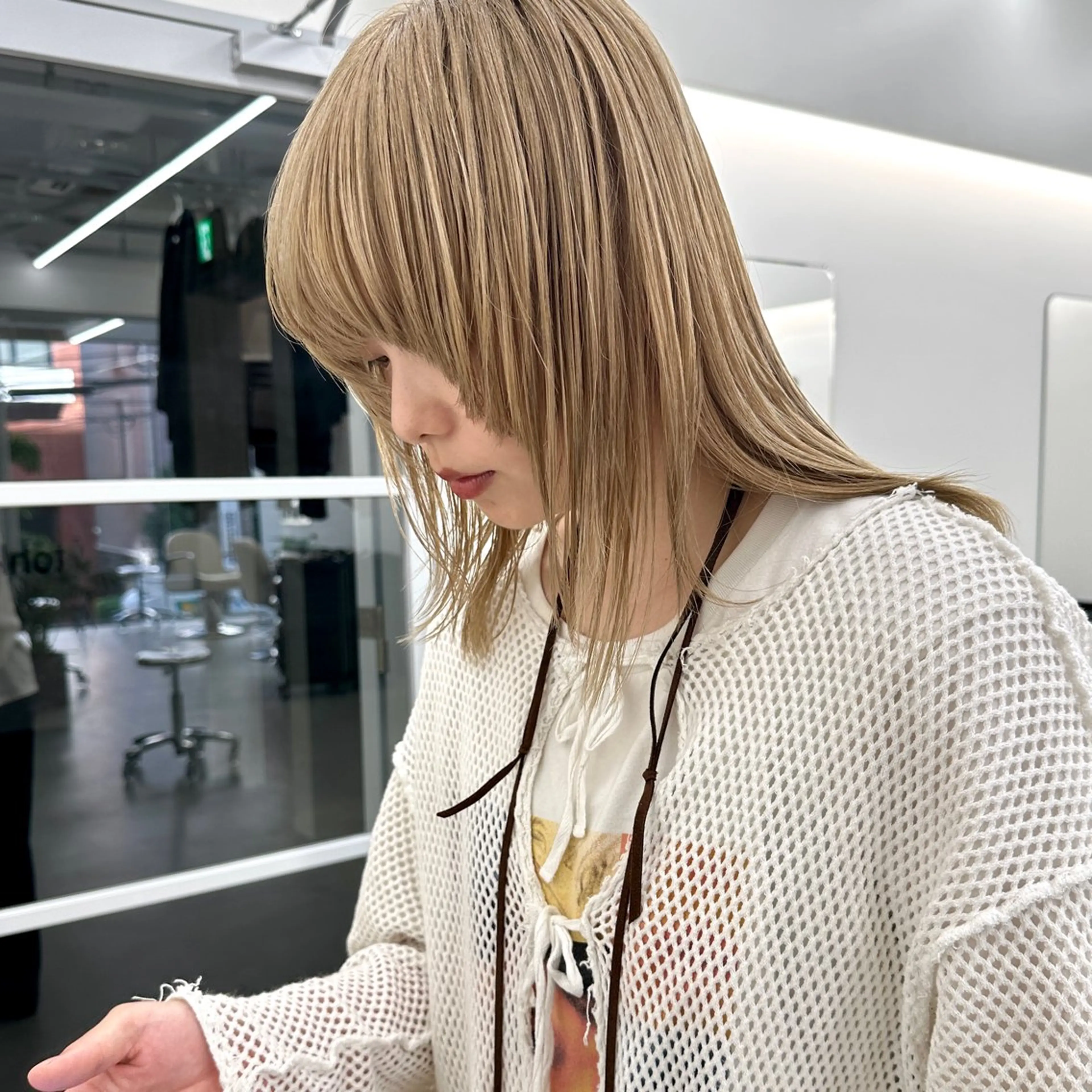 ミディアム カラー ミディアムレイヤー ベージュカラー ブリーチ ブロンド ブロンドベージュ ボブ/レイヤー/ケア パーマ/リュウタのヘアスタイル