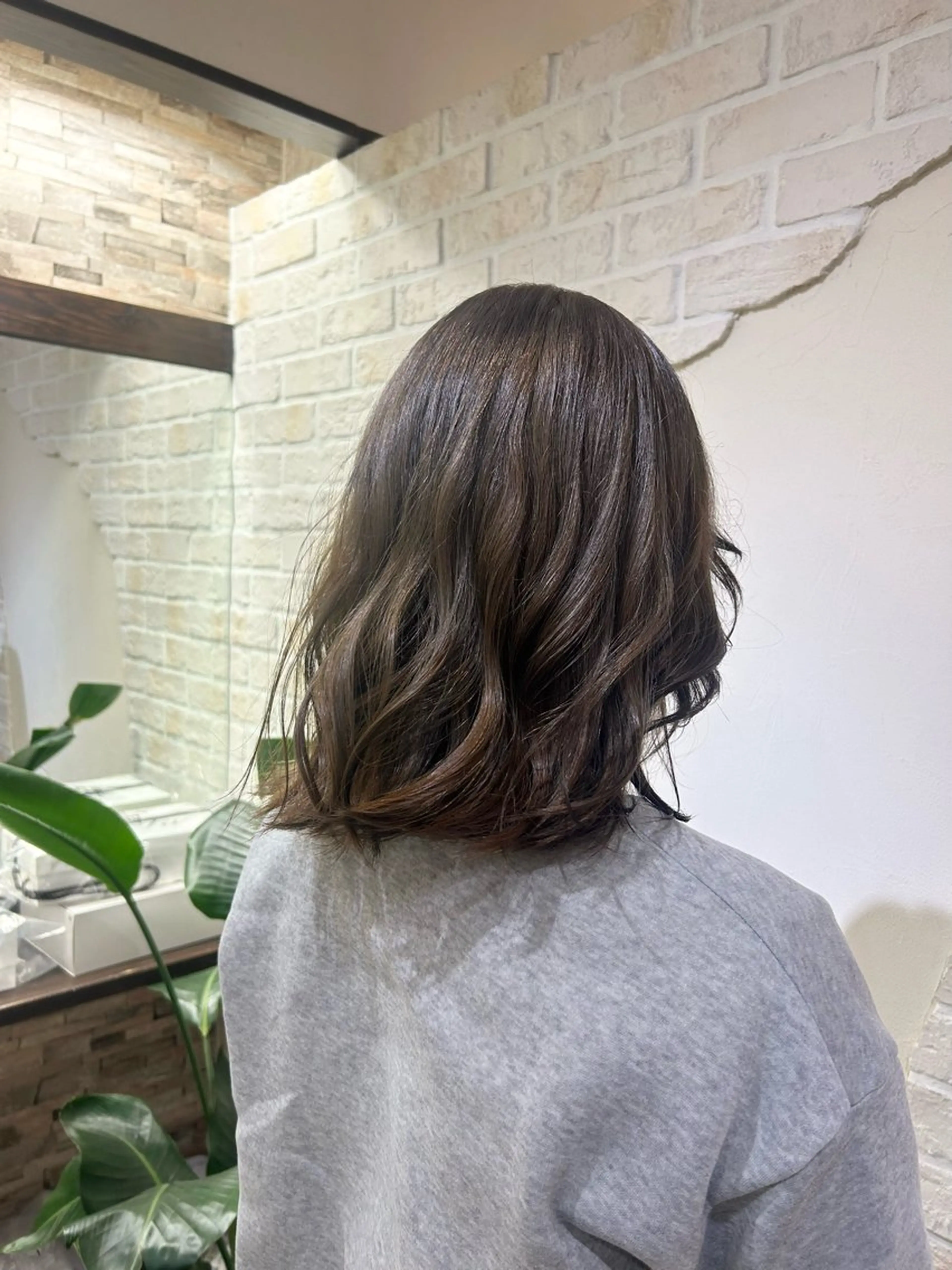 カラー 赤星 さえのヘアスタイル