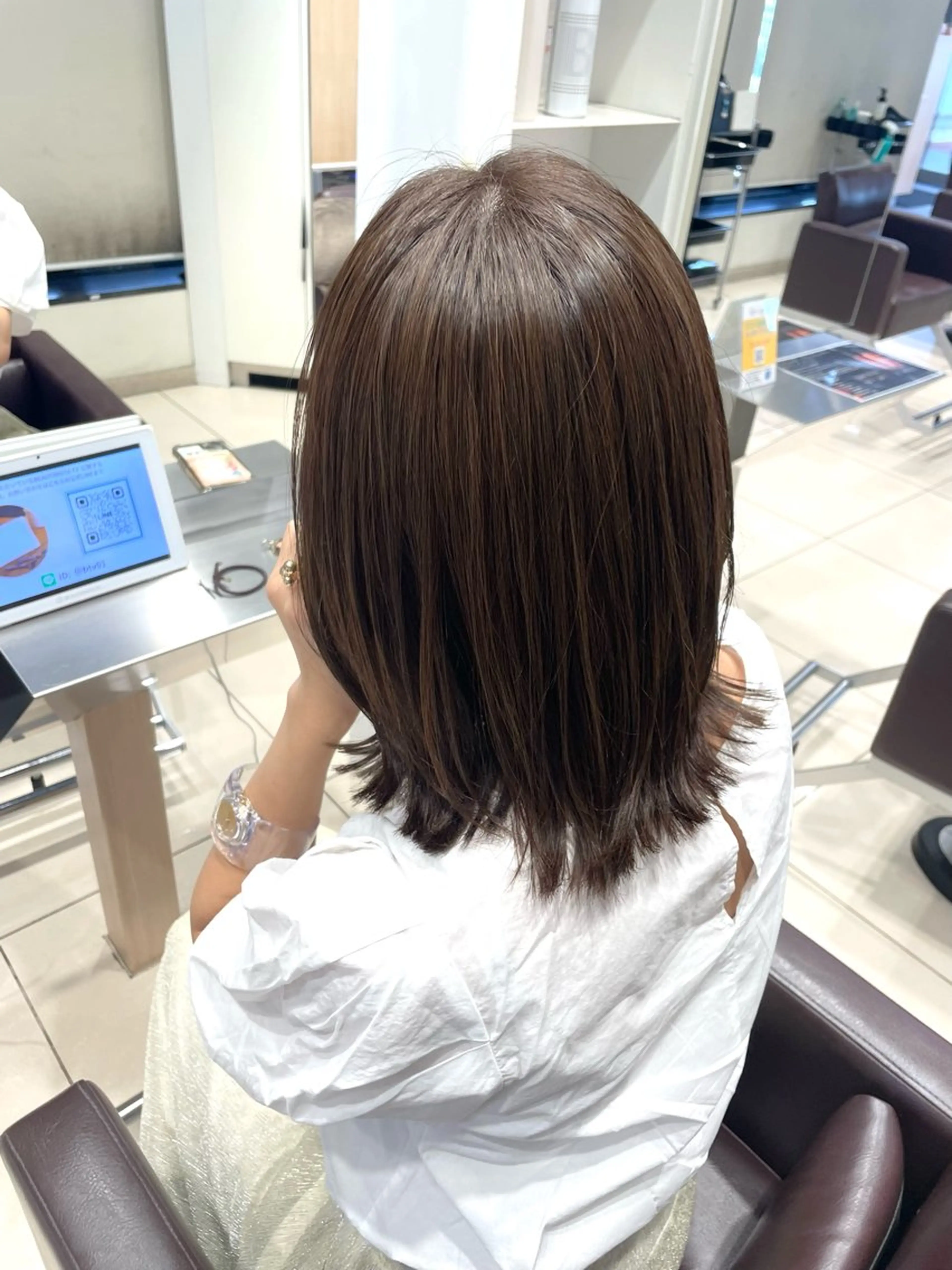 ミディアム カラー ブラウンカラー レイヤーカット 小池 夏生のヘアスタイル