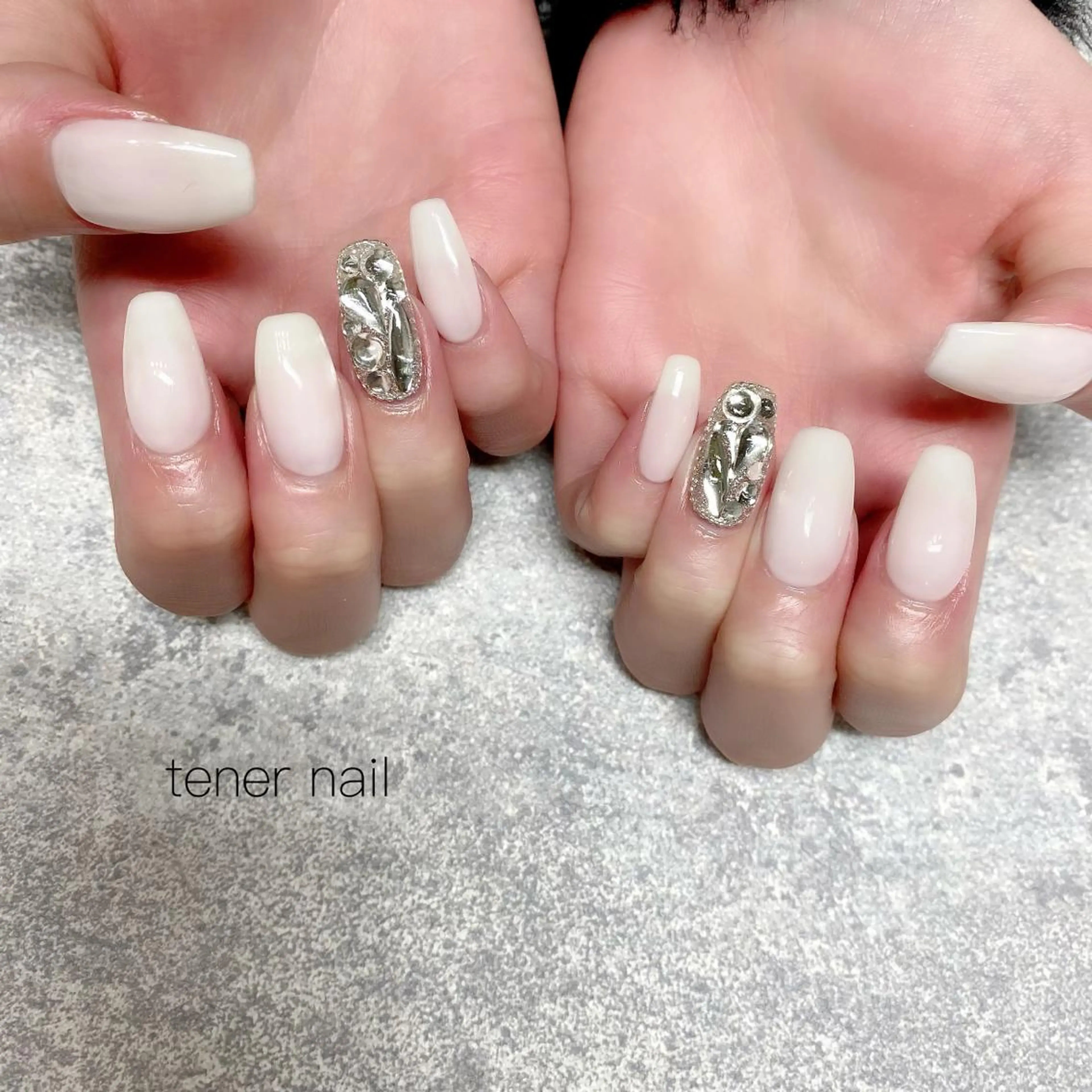ネイル キラキラネイル ホワイト tener  nail  テネルネイル所属・テネルネイル tener nailのネイルデザイン
