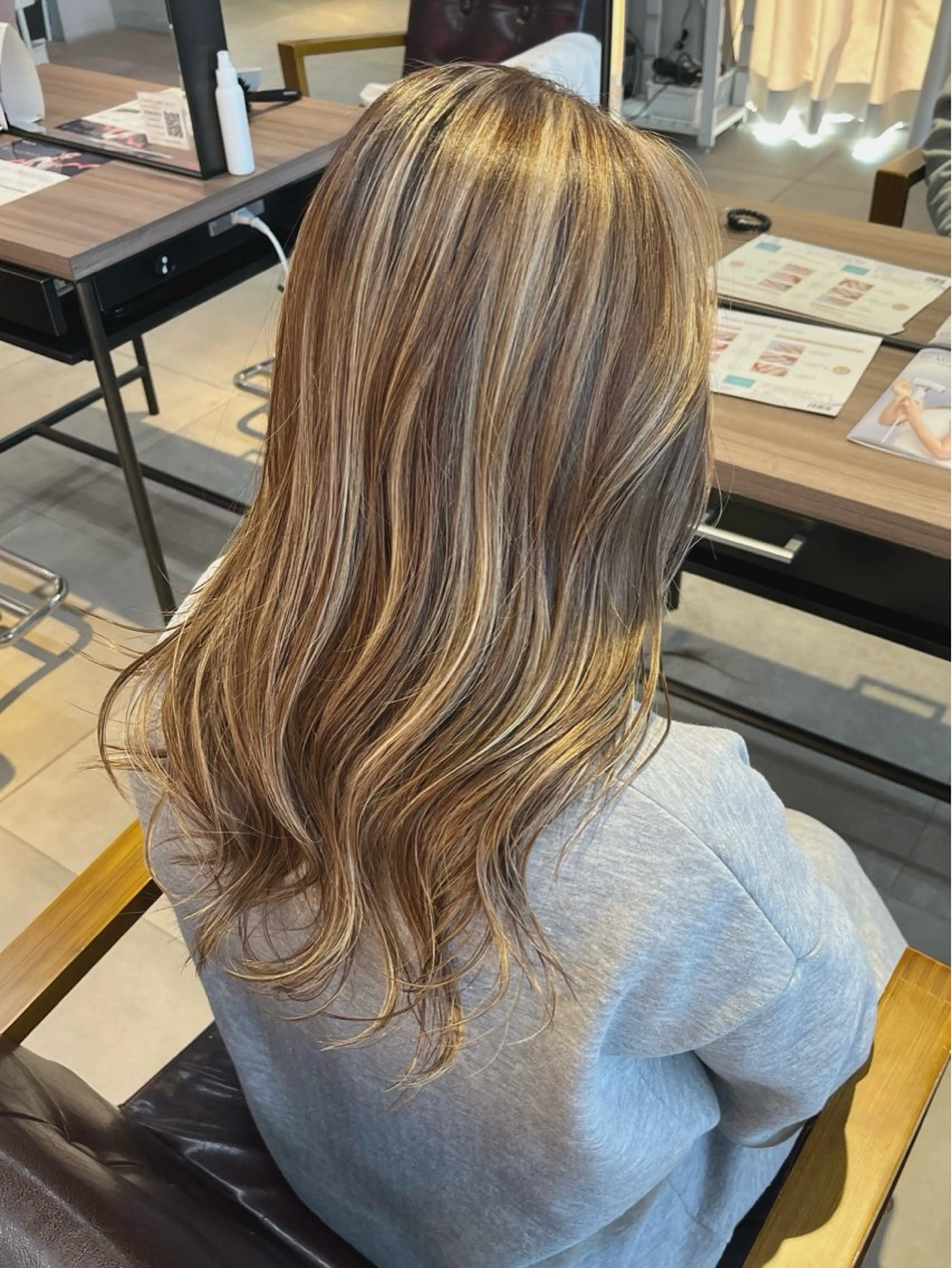 ロング カラー ハイライトカラー ハイライト カット ヘアカラー AKARI🌟ボブ/ ハイライト/似合わせのヘアスタイル