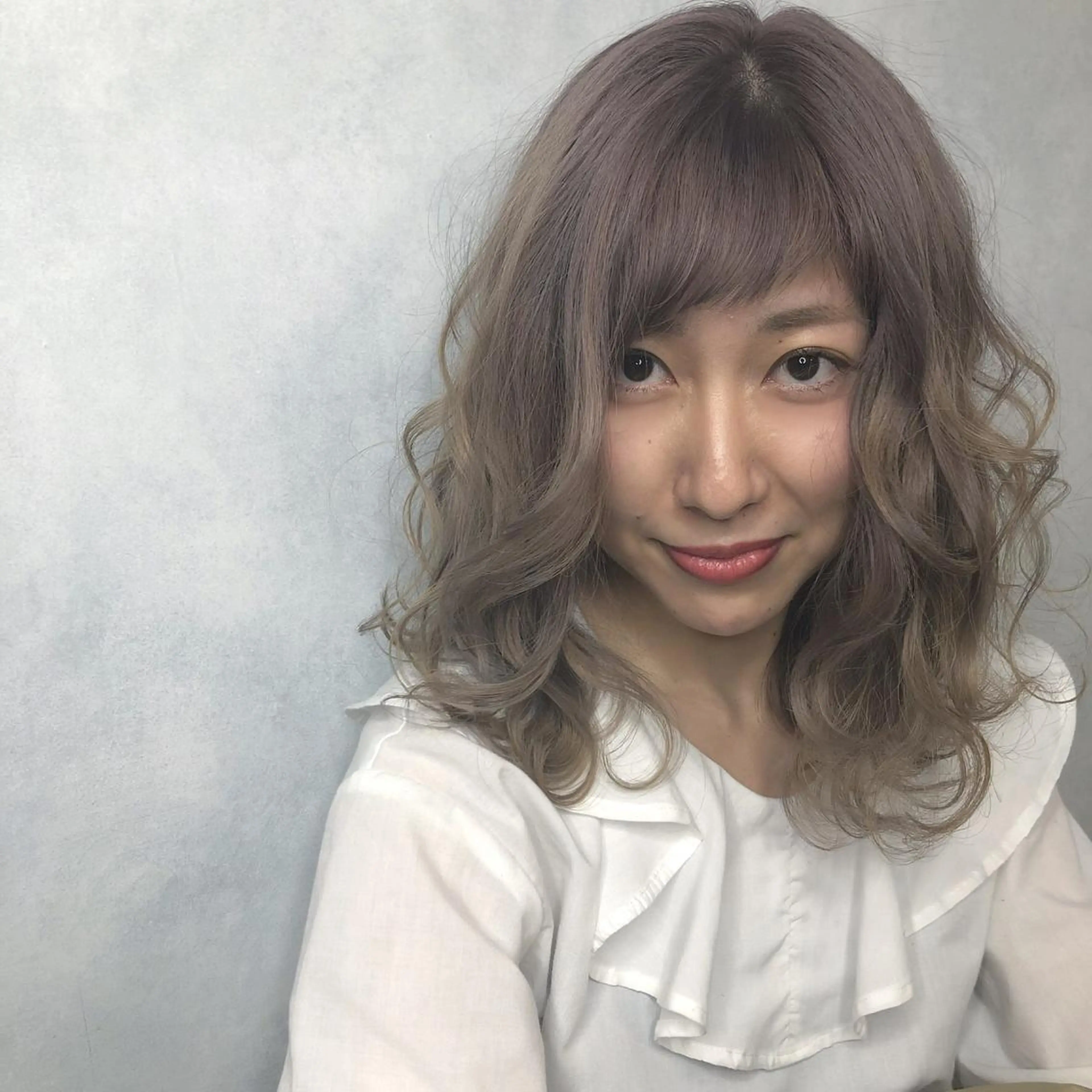 セミロング カラー ベージュカラー ミルクティーベージュ ORIKA 美容室のヘアスタイル