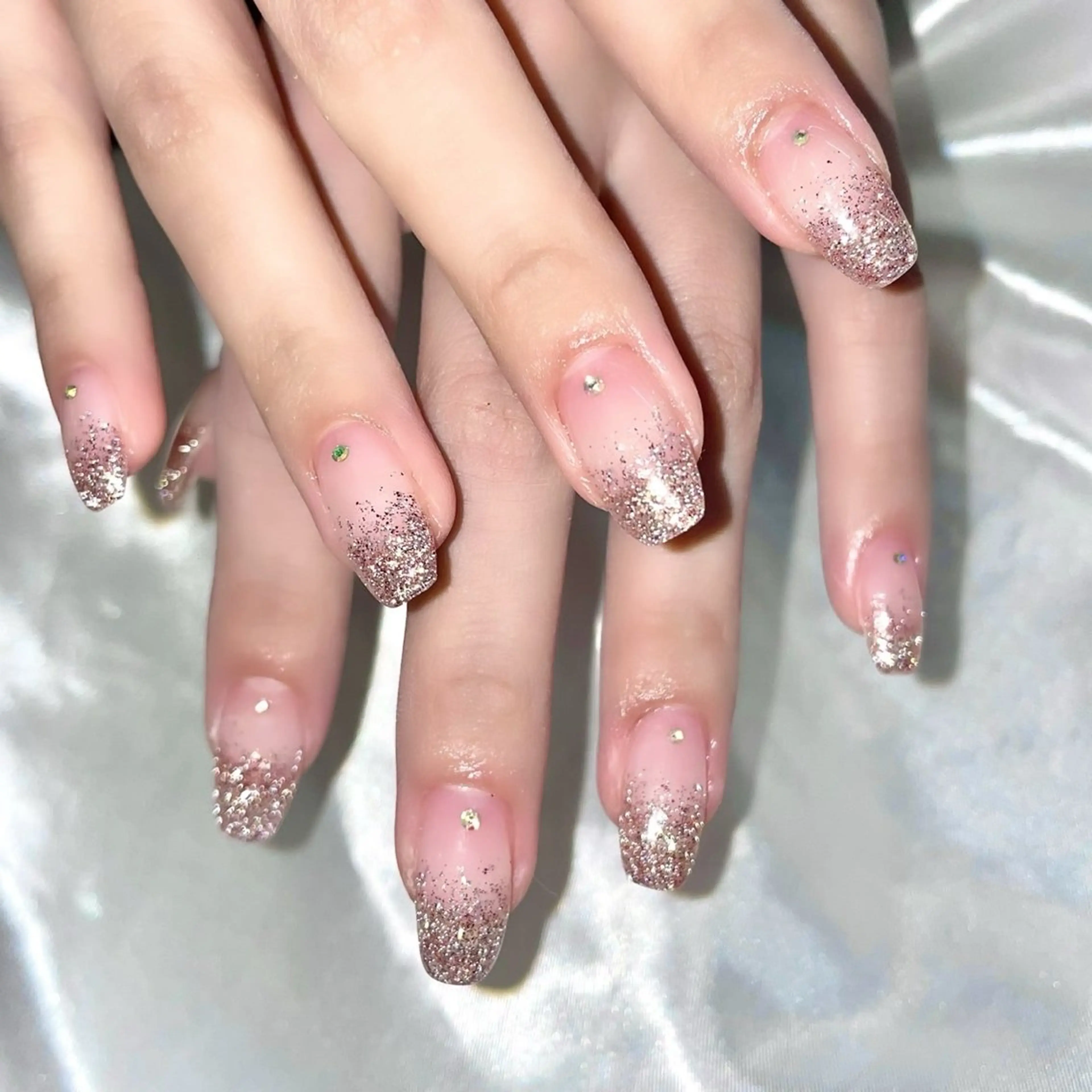 🔰練習モデル🔰【オフ有り】グラデーションカラー🩷の写真