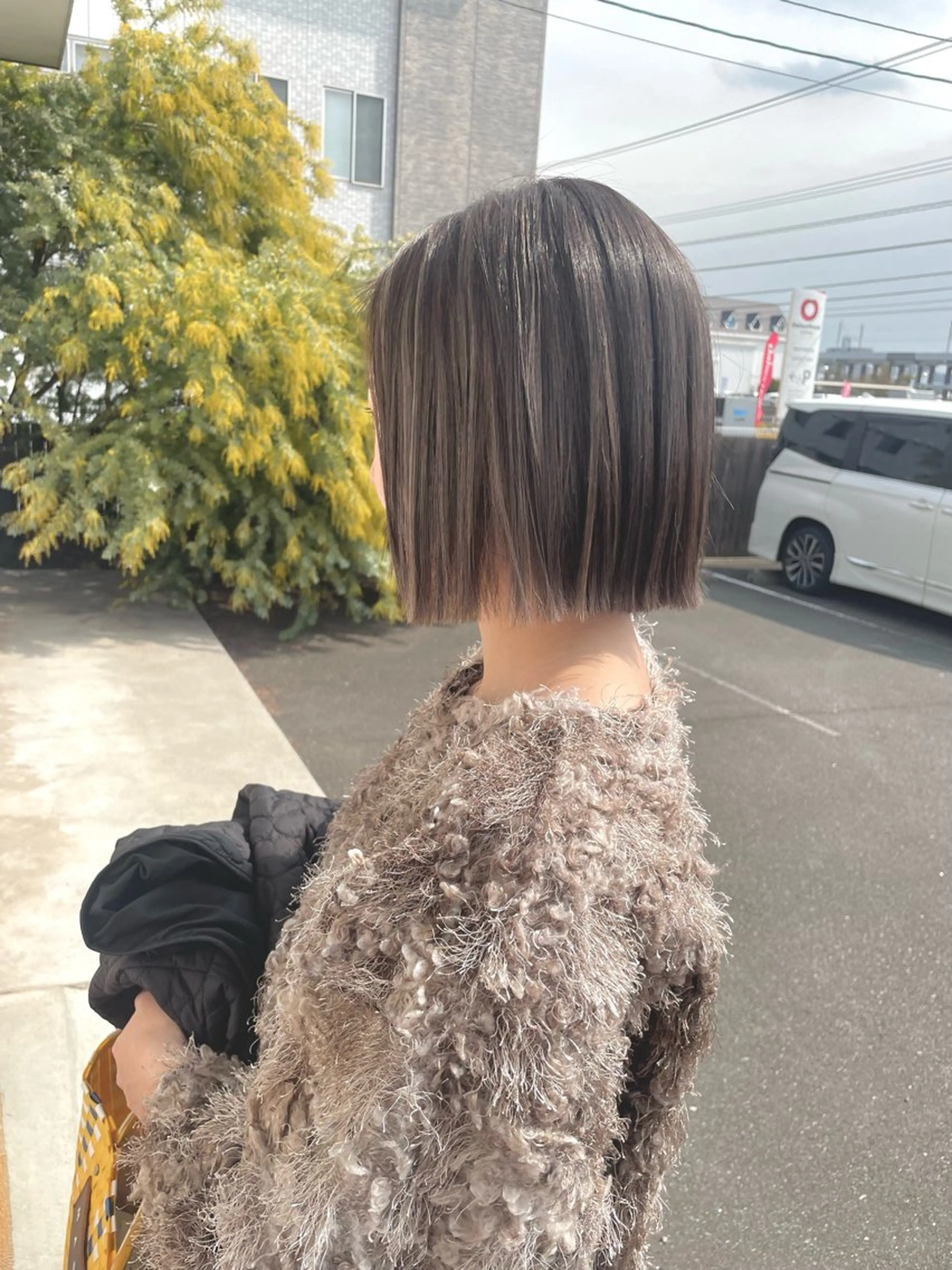 ミディアム 切りっぱなしボブ ボブ ハイライト カット ヘアカラー NIUNIU所属・尾崎 弘和のヘアスタイル