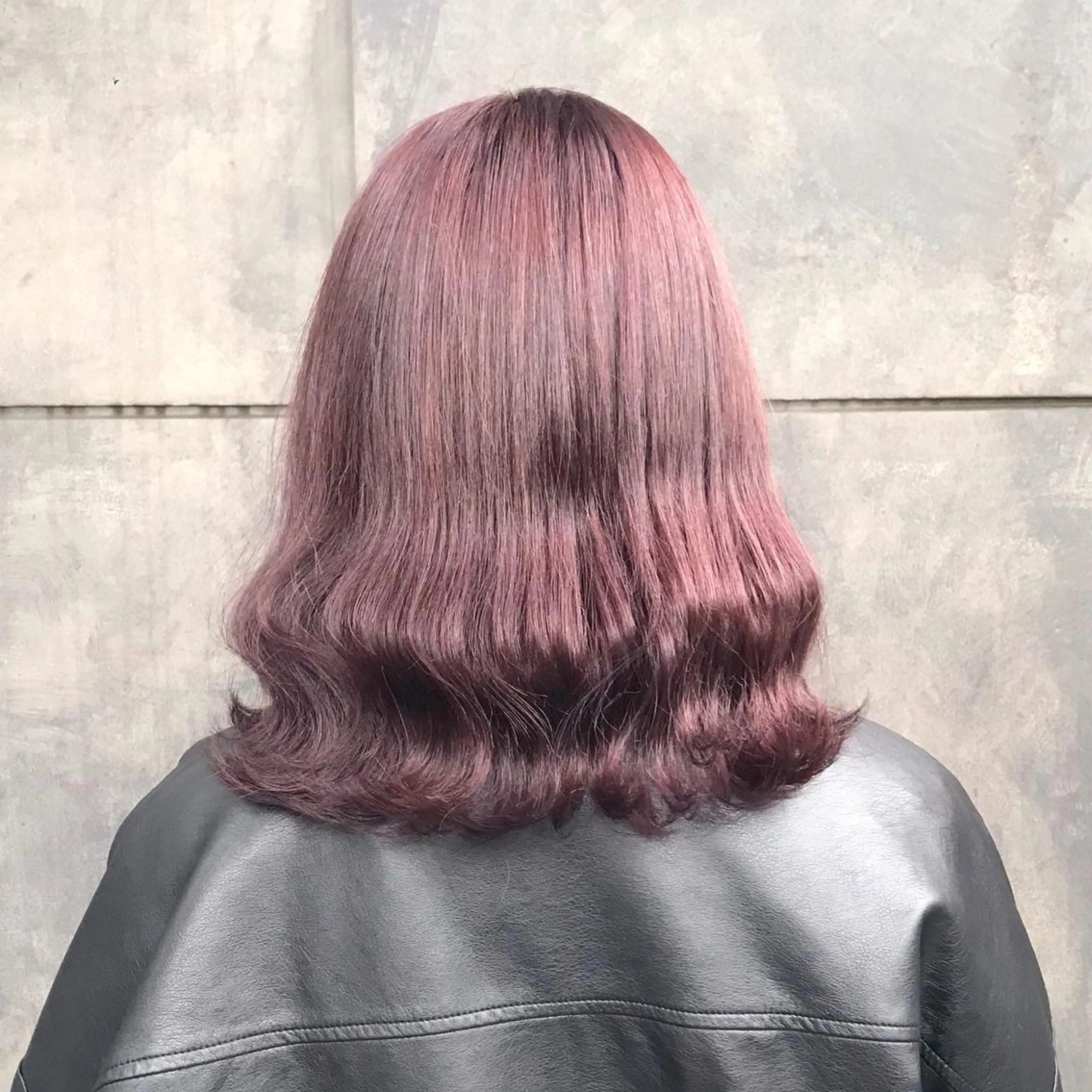 ミディアム カラー ブリーチ グレージュ ラベンダーカラー ラベンダーグレージュ ラベンダーグレー サロウィン所属・K-POP好き美容師 🇰🇷Kai.Yのヘアスタイル