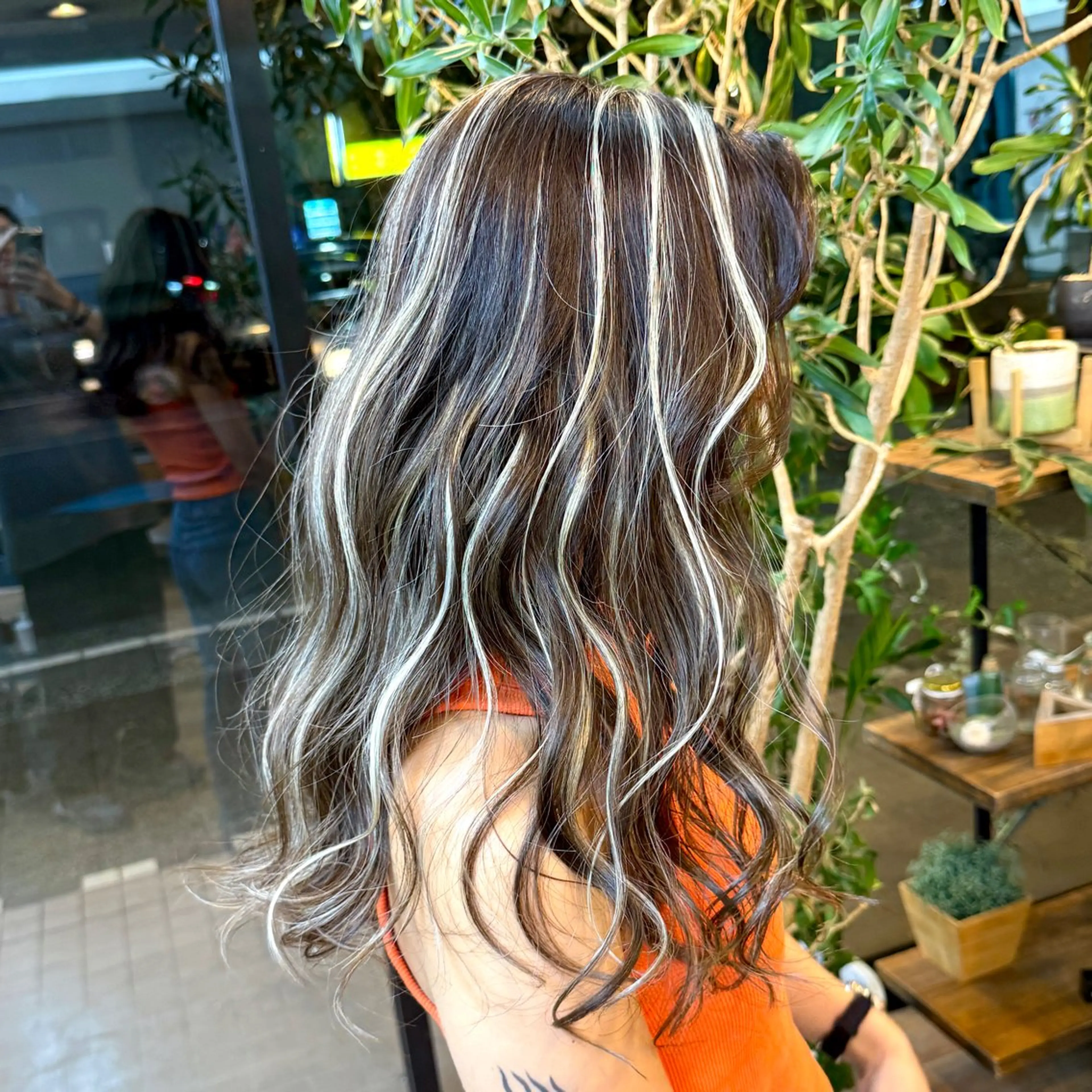 ロング カラー ハイライトカラー オレンジ ハイライト レイヤーカット ヘアカラー トリートメント Cure2所属・🌈白いハイライト 🌈 🐶ノザワ🐶のヘアスタイル