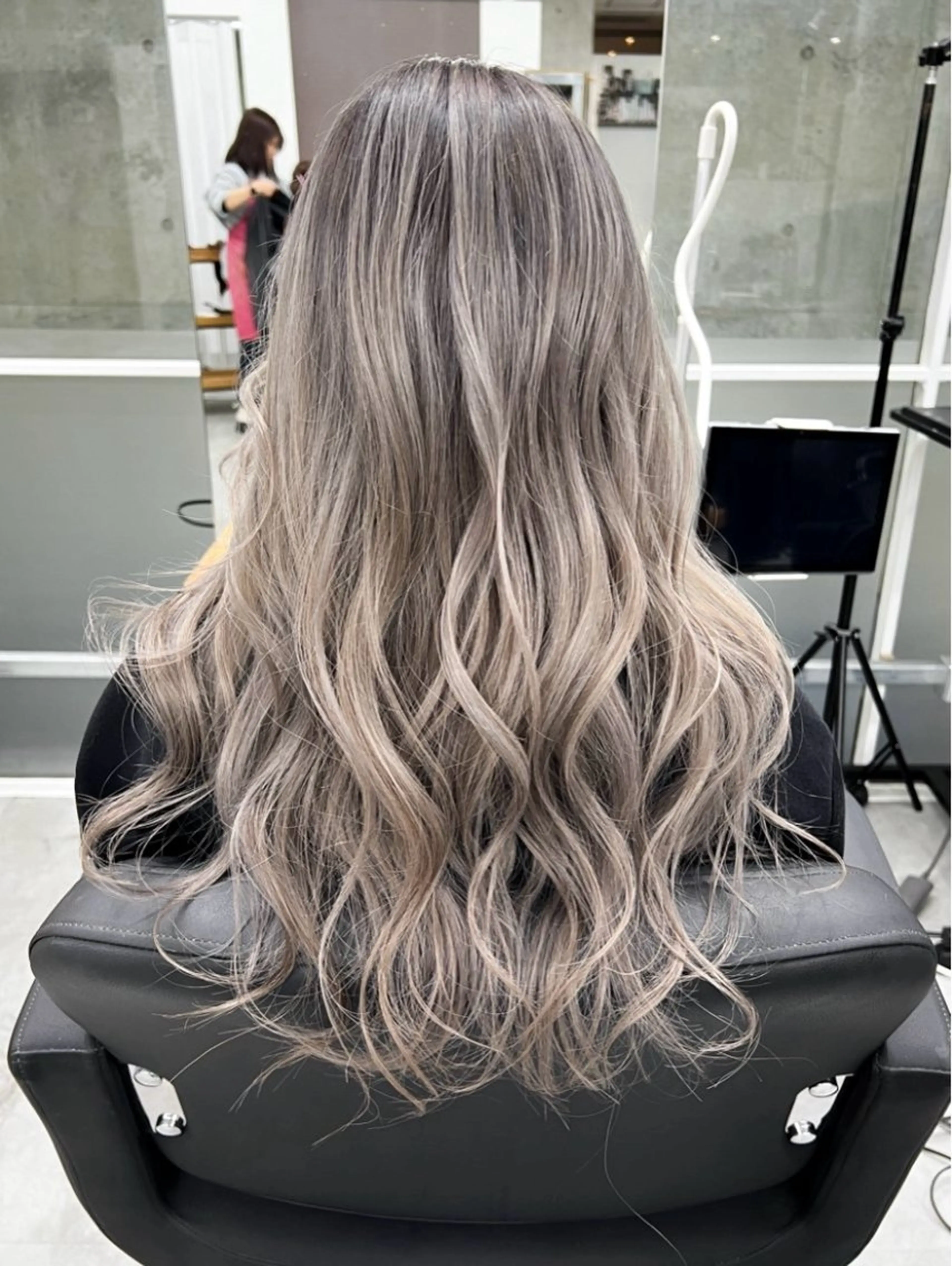 ロング カラー ブリーチ ケアブリーチ ダブルカラー ハイトーンカラー Kotoko🖤/海 外/バレイヤージュのヘアスタイル