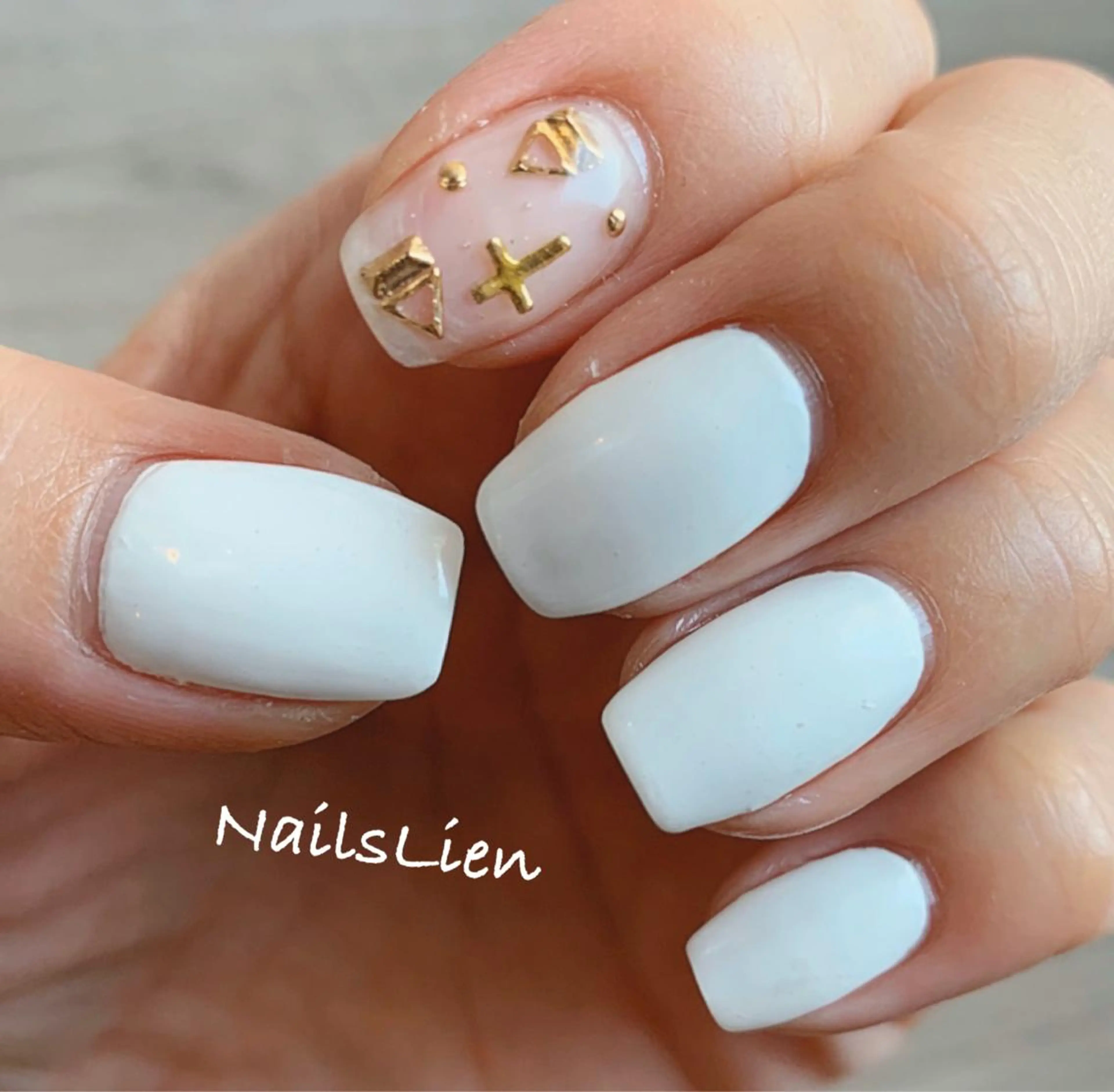 ネイル マットネイル ホワイト 冬ネイル クリスマス 凛 リンのネイルデザイン
