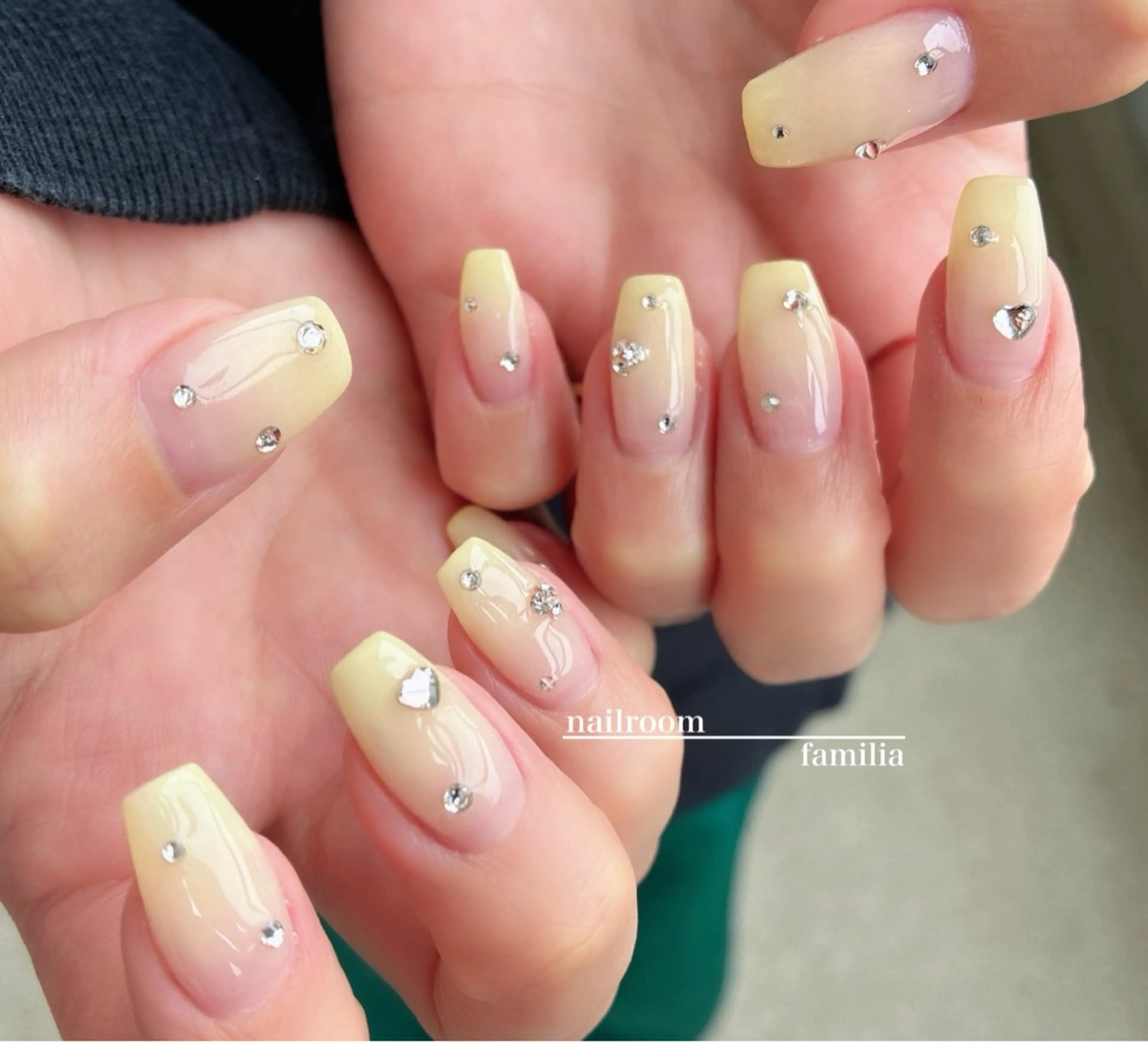 ネイル グラデーション ハンドネイル -nailroom- familiaのネイルデザイン