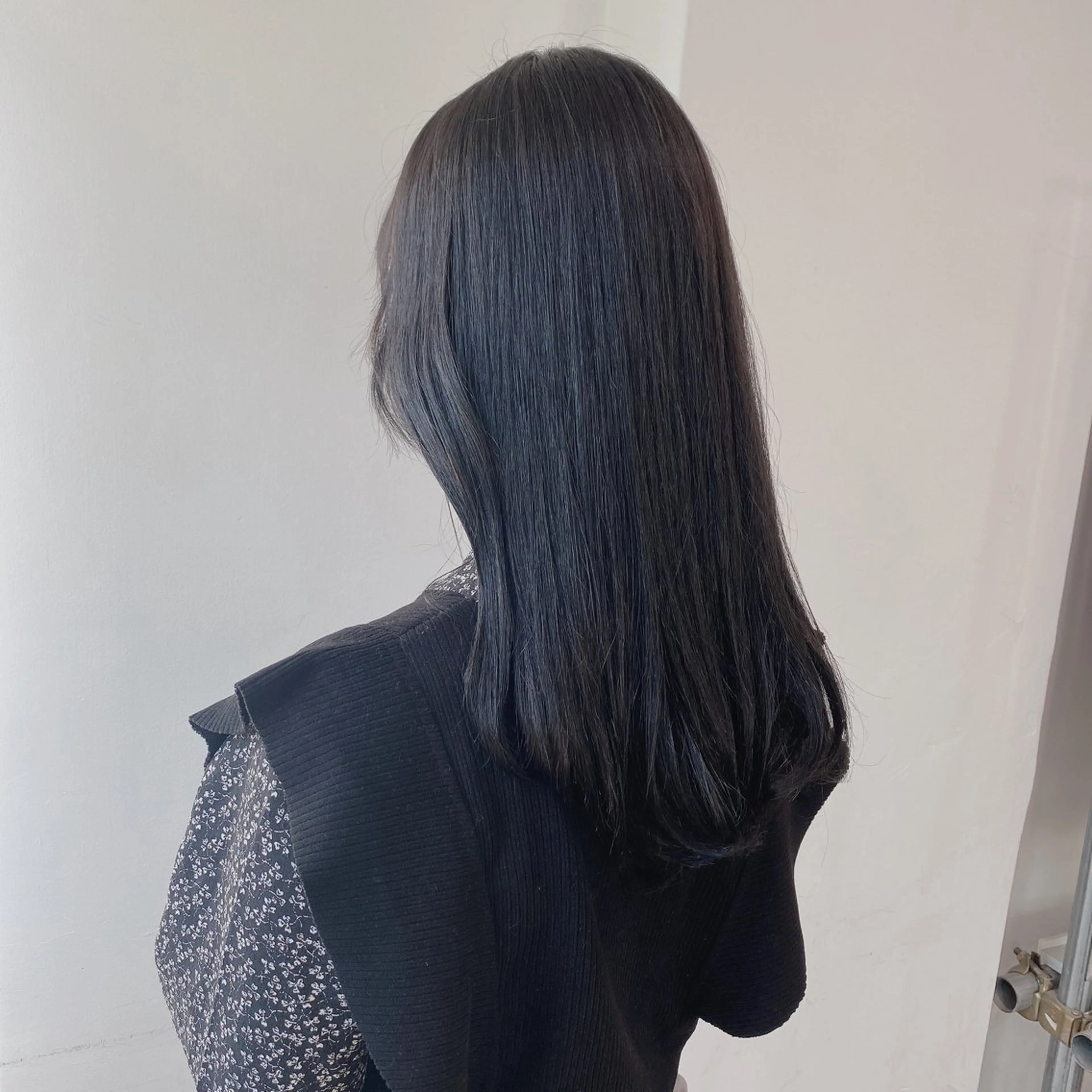 ロング カラー ヘアカラー トリートメント ヘッドスパ ヘアセット 韓国レイヤー🕊️ 柔らかベージュ🧸のヘアスタイル