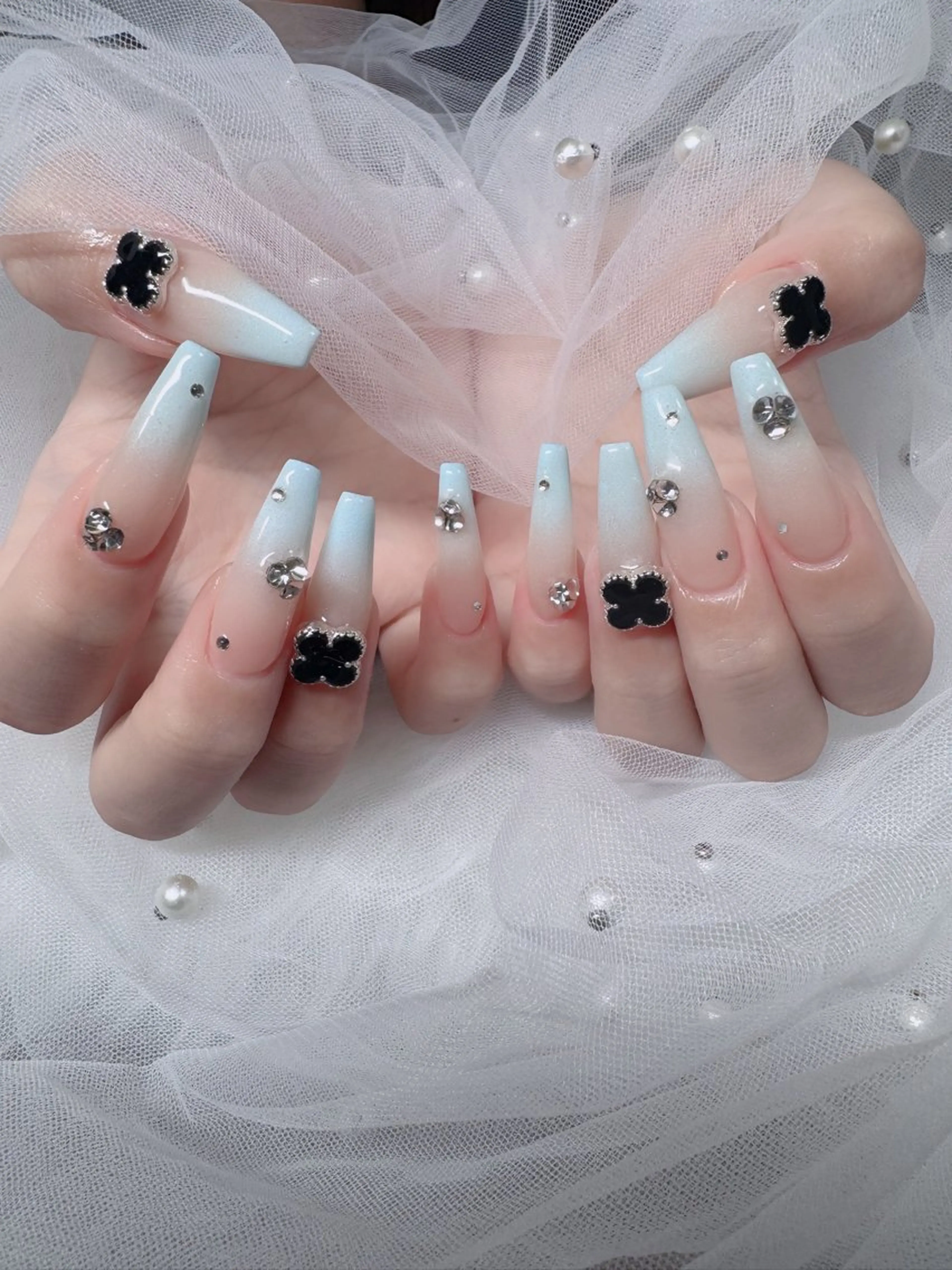 ネイル オーロラネイル フレンチネイル ジェルネイル ハロウィン キラキラネイル H.baby Nail Salonのネイルデザイン