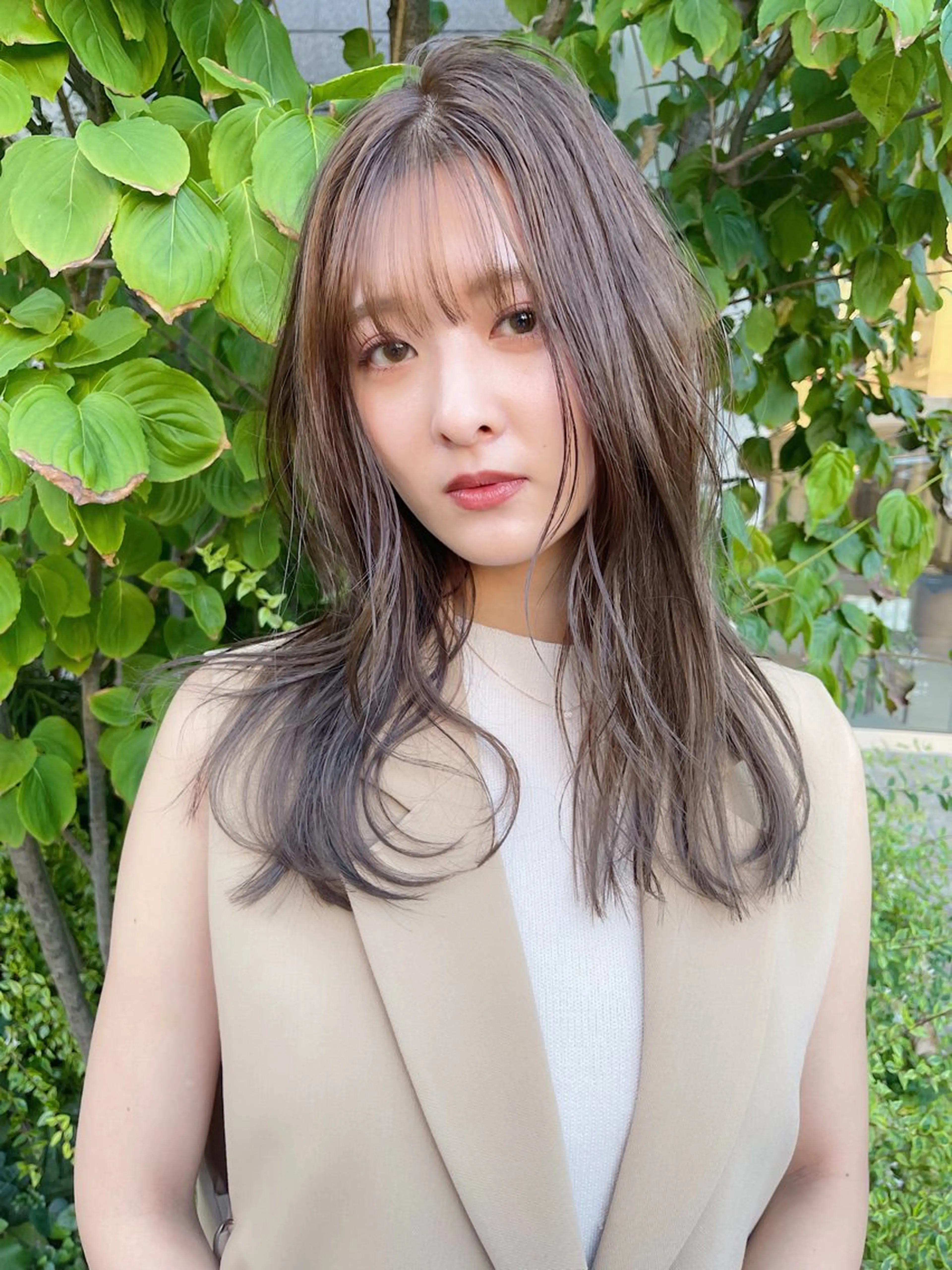 ミディアム カラー グレージュ レイヤーカット カット ヘアカラー トリートメント AiM 大名　似合わせカットのヘアスタイル