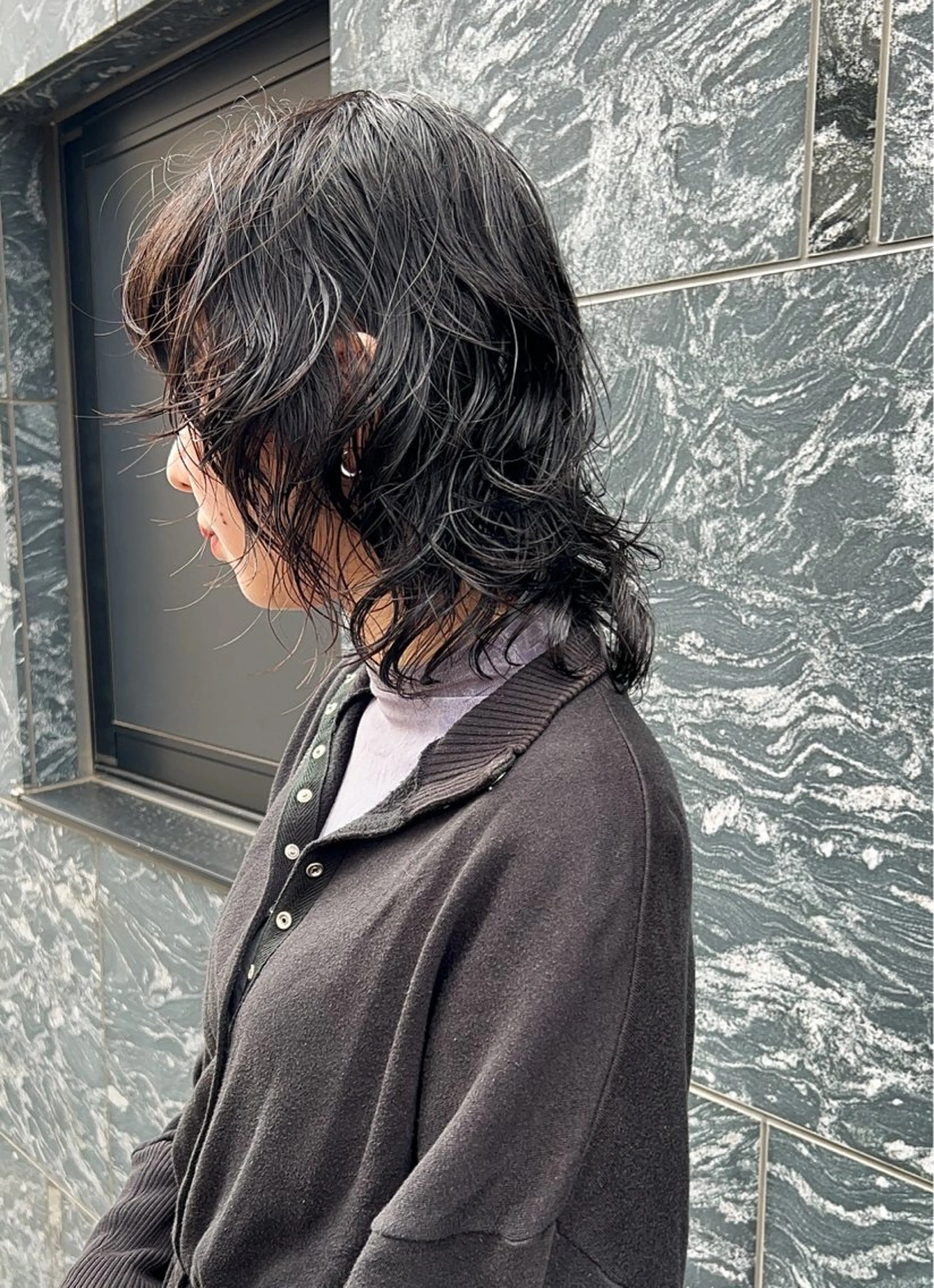 ミディアム パーマ ミディアムレイヤー ミディアムパーマ レイヤーカット カット パーマ トリートメント 樋野 亮のヘアスタイル