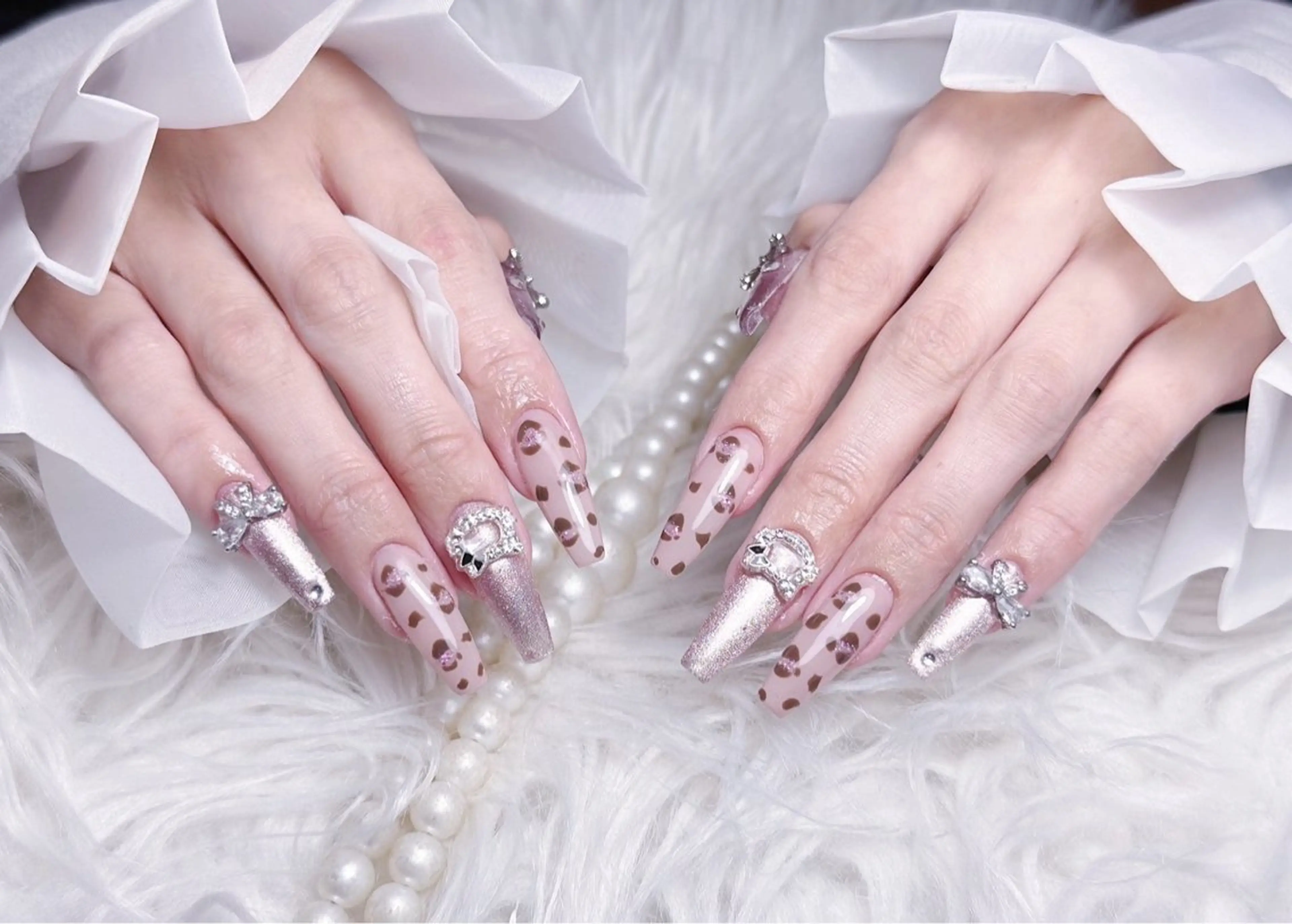 ネイル チークネイル 長さ出し フラワーネイル フレンチネイル ガーリー ハンドネイル ハンドケア NEW NAIL所属・NEW NAIL 池袋のネイルデザイン