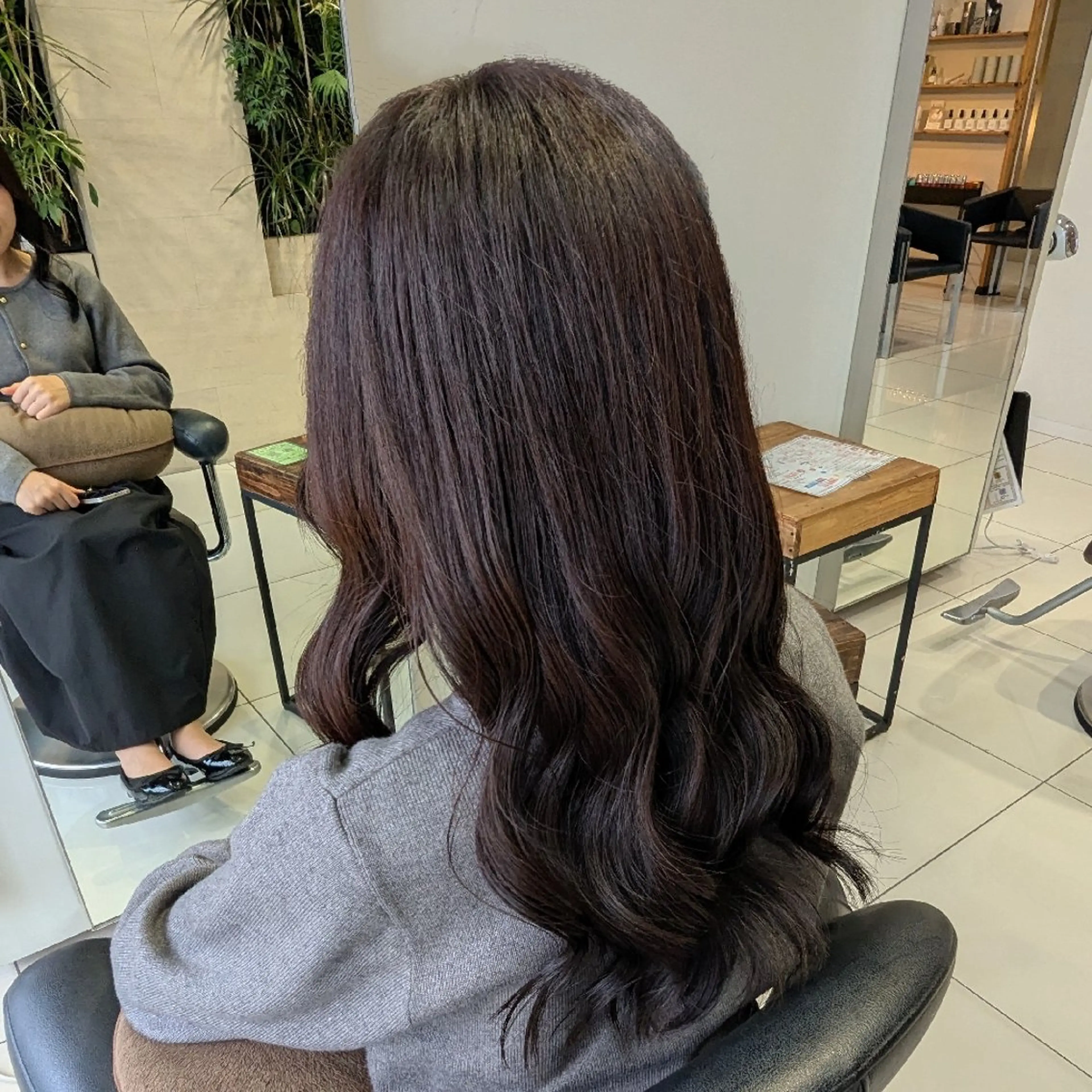 セミロング カラー ブラウンカラー チョコレートブラウン ヘアカラー ヘッドスパ 髪質改善/お呼ば れヘア/透明感カラーのヘアスタイル