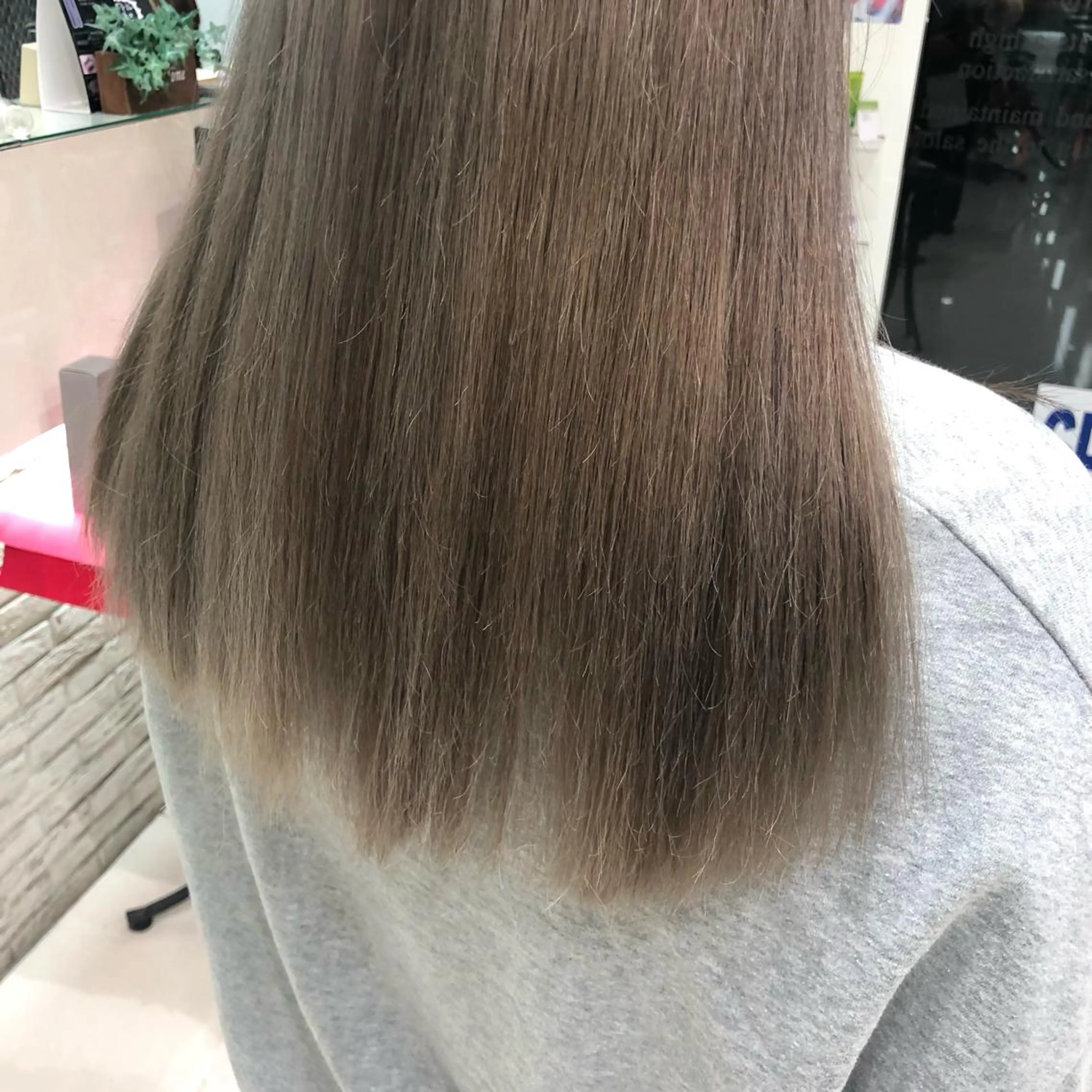 ロング ヘアカラー トリートメント 岩戸優奈 束感まつげ ピンク/ベージュのヘアスタイル