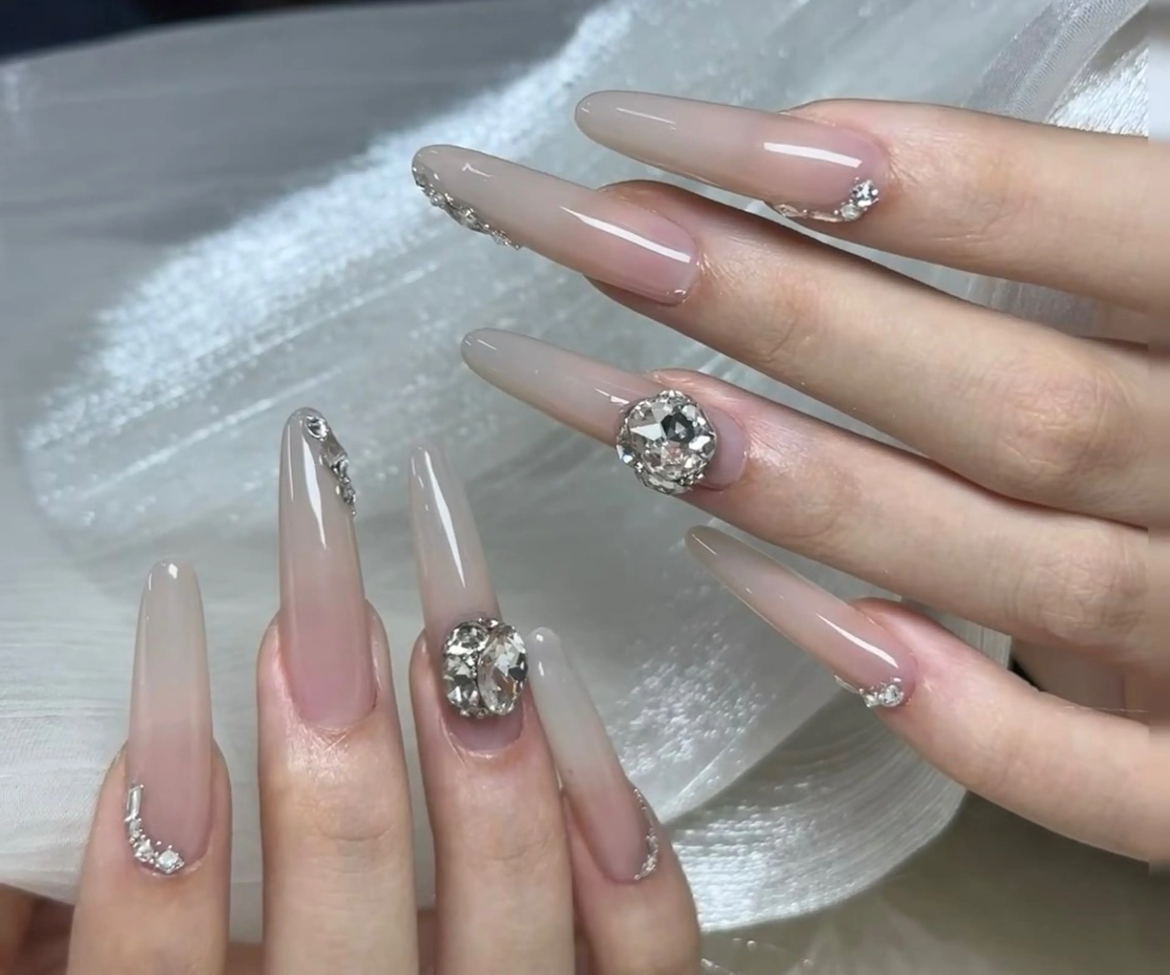 ネイル ハンドネイル Cutil Nailsalon所属・Cutil. Nail🌈のネイルデザイン