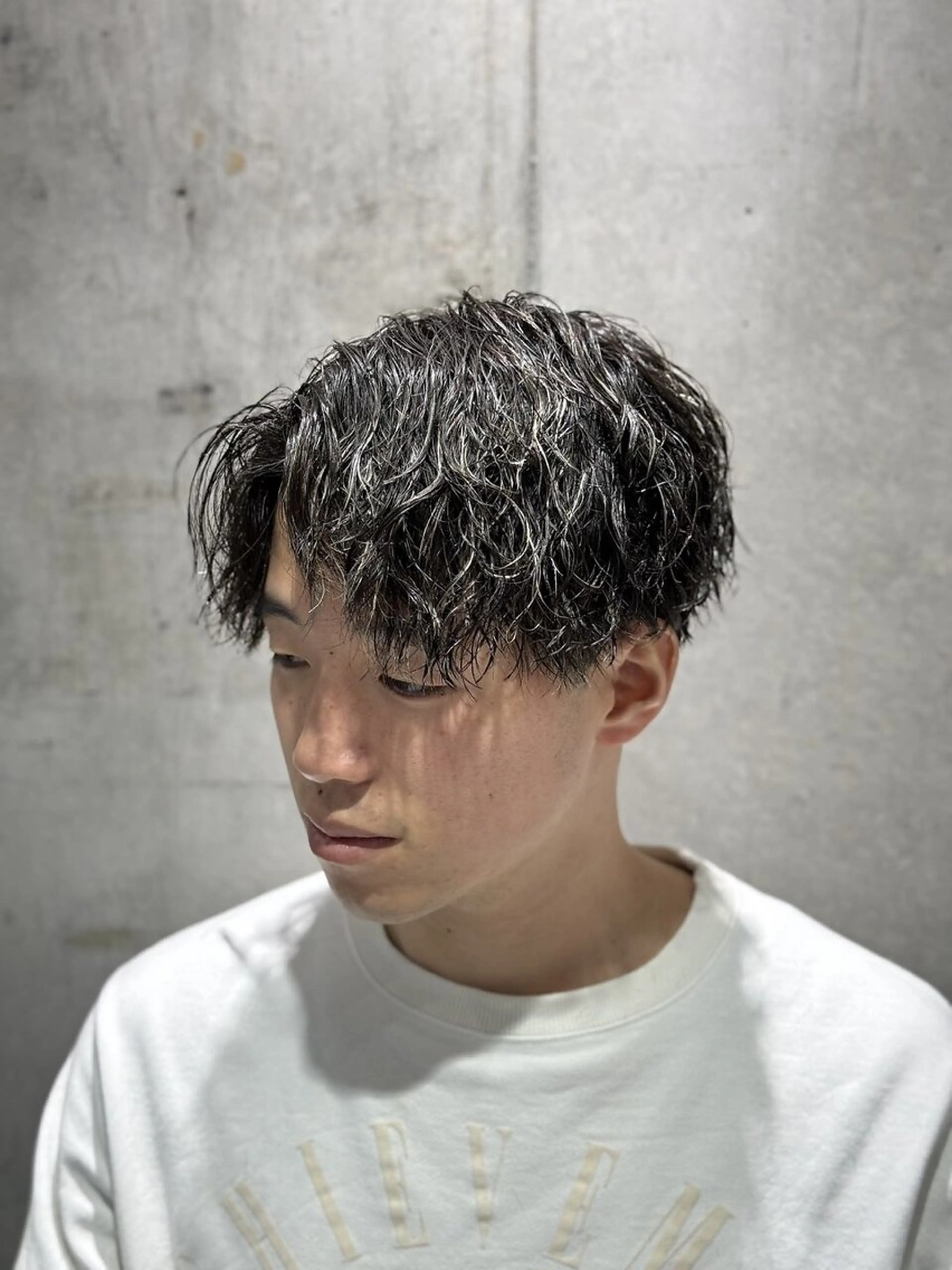 メンズ センターパート ダウンパーマ フェードカット フェザーパーマ カルマパーマ カット MEN’SsalonHYPE所属・メンズカット/布施/ 秋山　涼のヘアスタイル