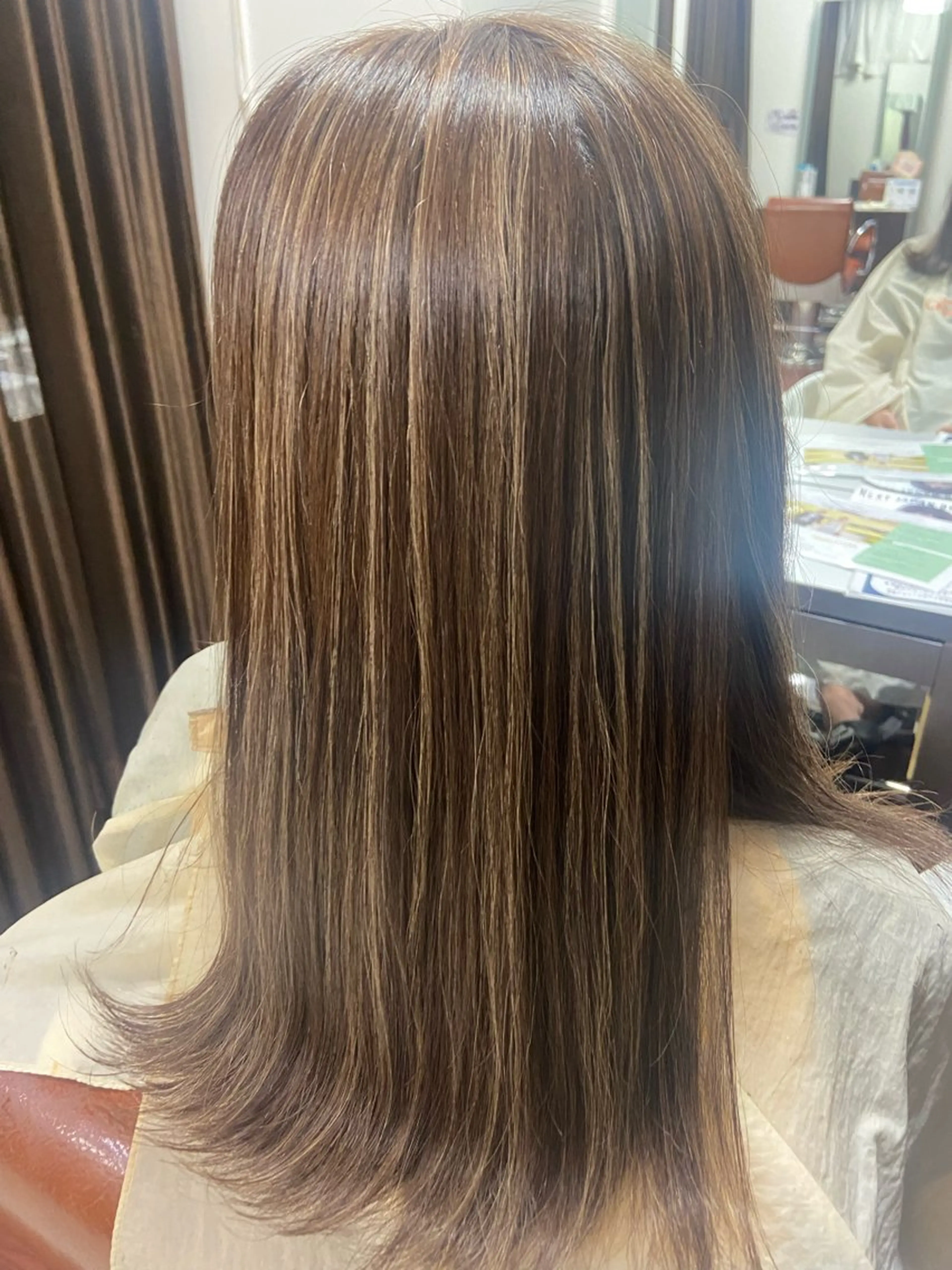 ロング ハイライト 瀧下 唯のヘアスタイル