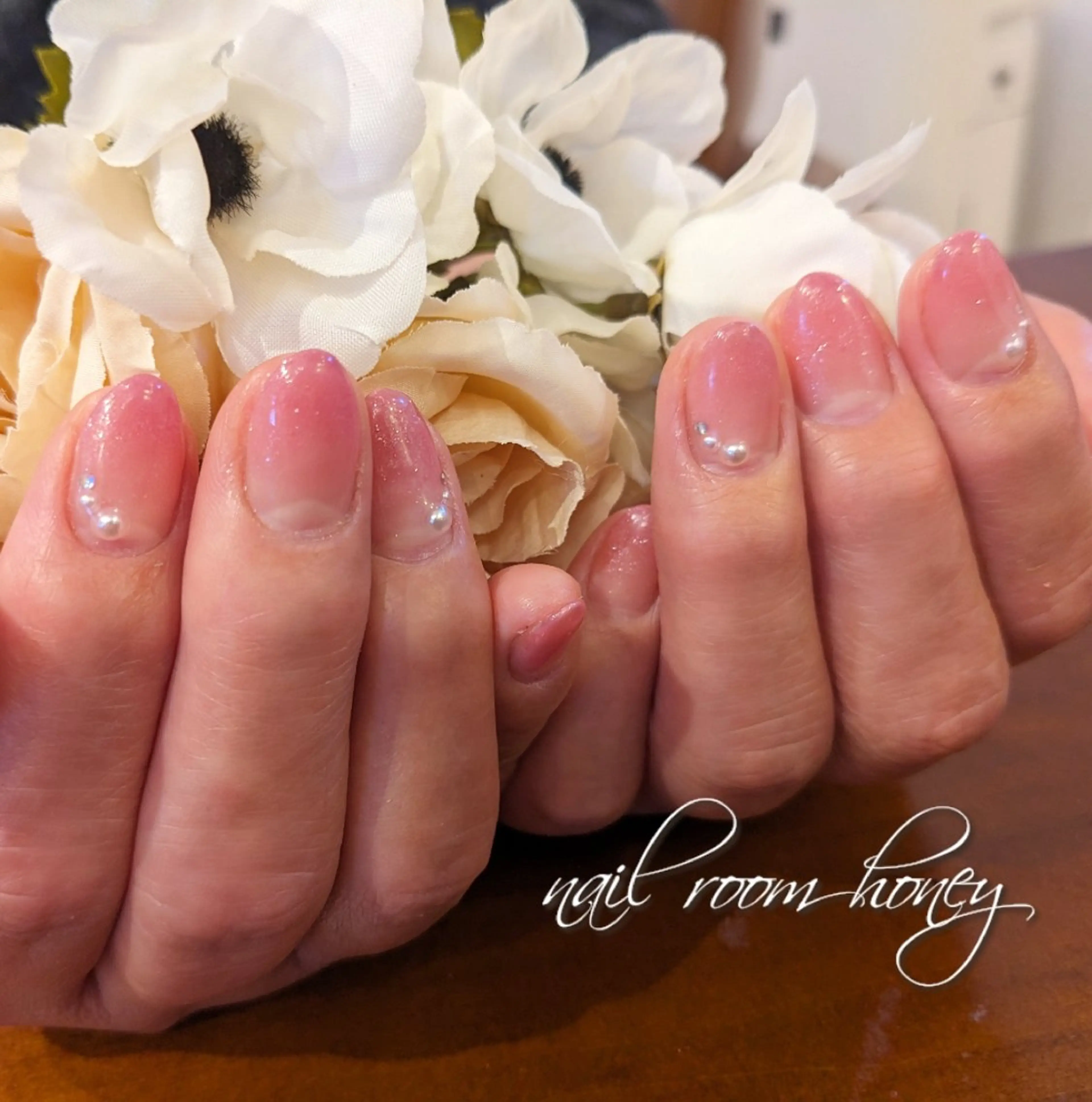 ネイル グラデーション ピンク 赤色 nail room  honeyのネイルデザイン