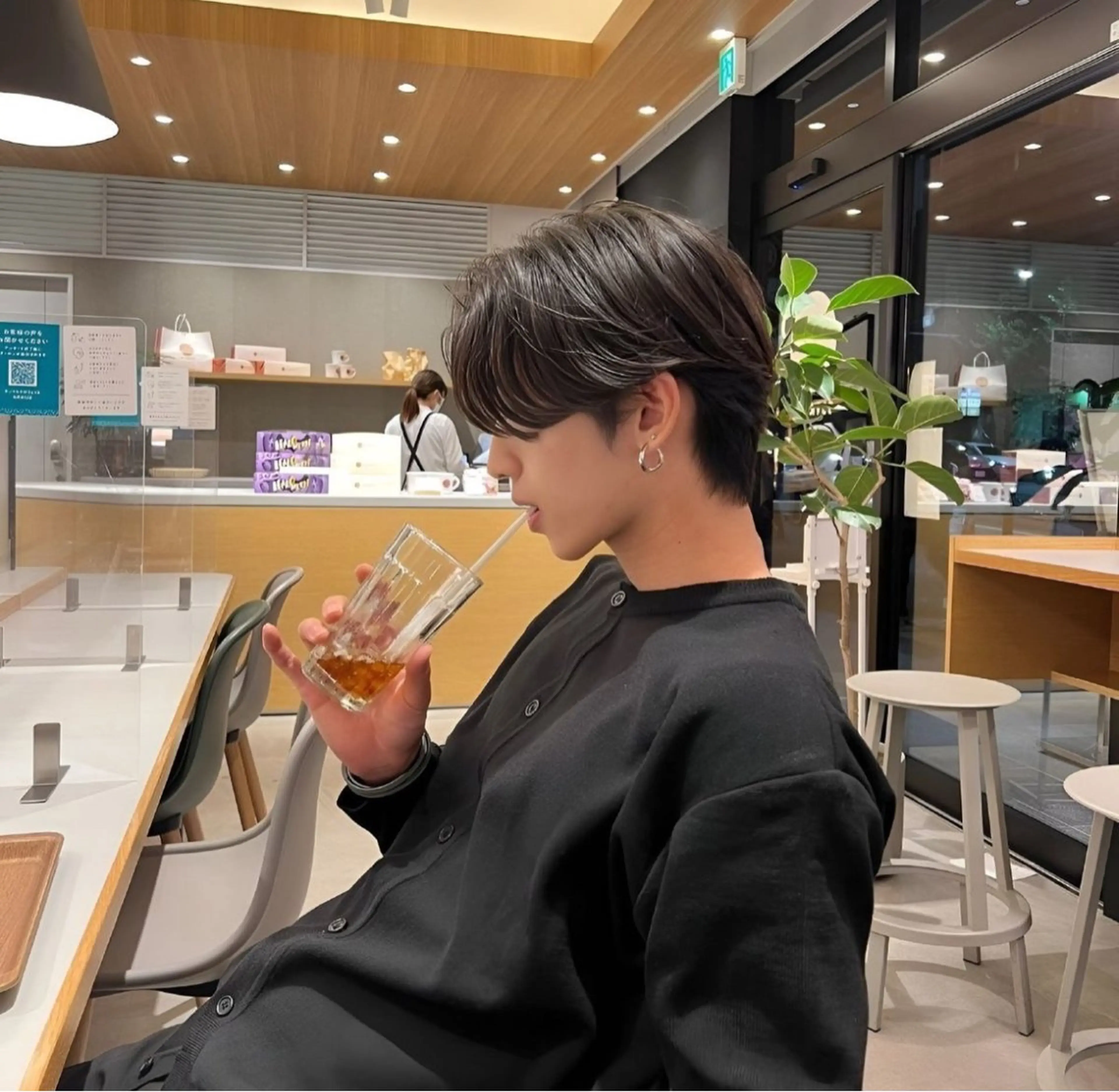 ミディアム レイヤーカット LAVEL渋谷所属・山下 新士のヘアスタイル