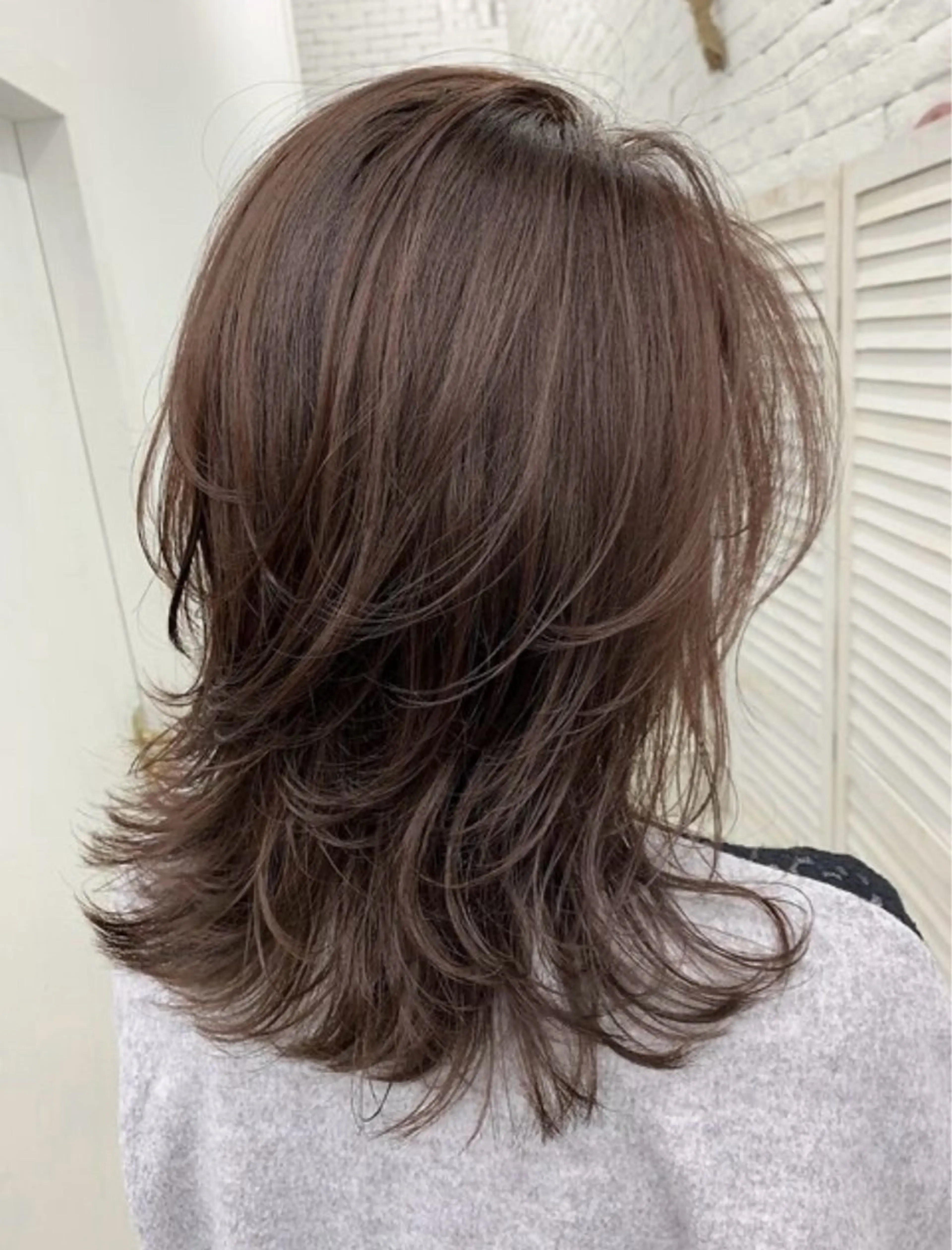 セミロング 比嘉 音々のヘアスタイル