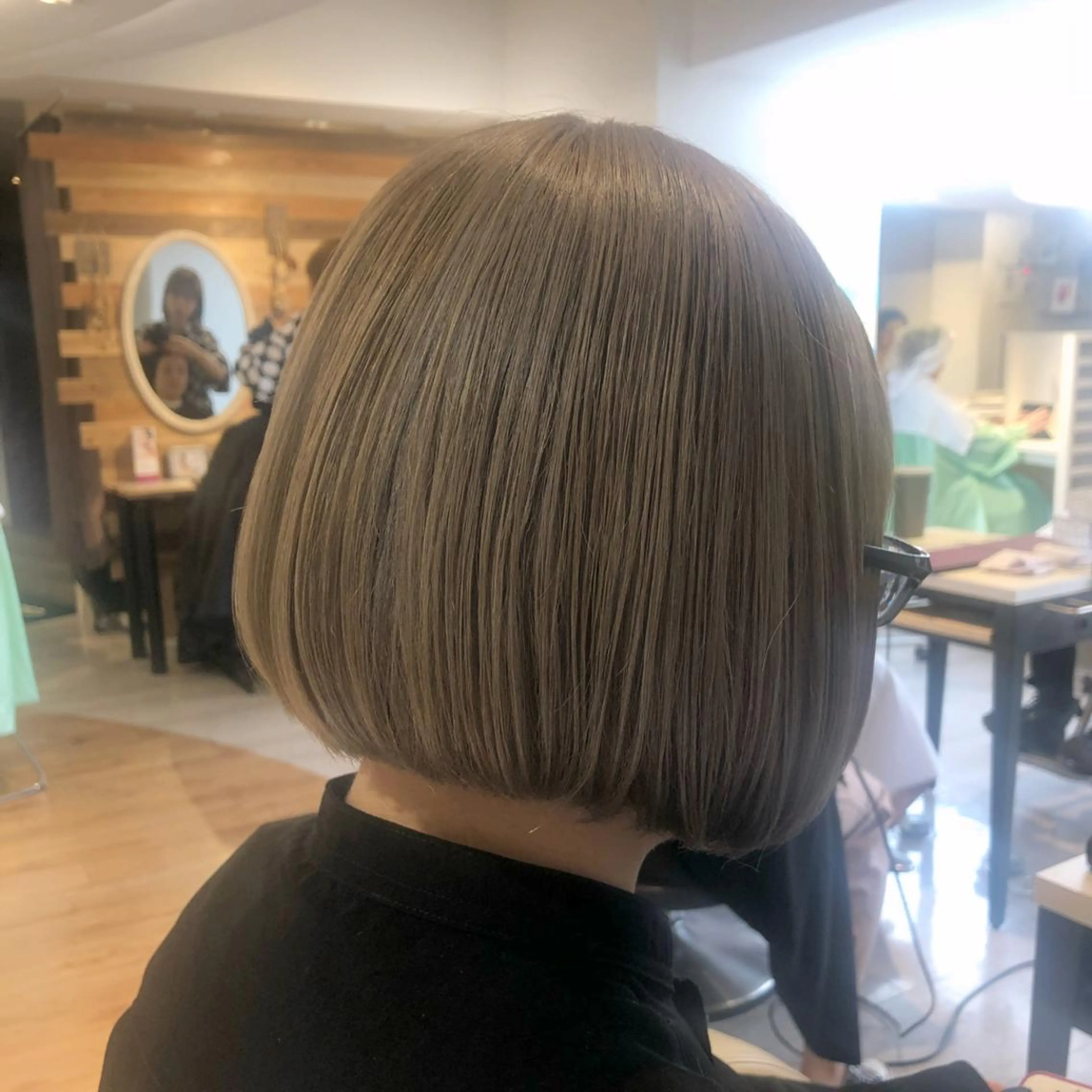 ショート ボブ nui所属・ﾚｲﾔｰ.ﾍｱｾｯﾄ 🤍宮本しおりのヘアスタイル