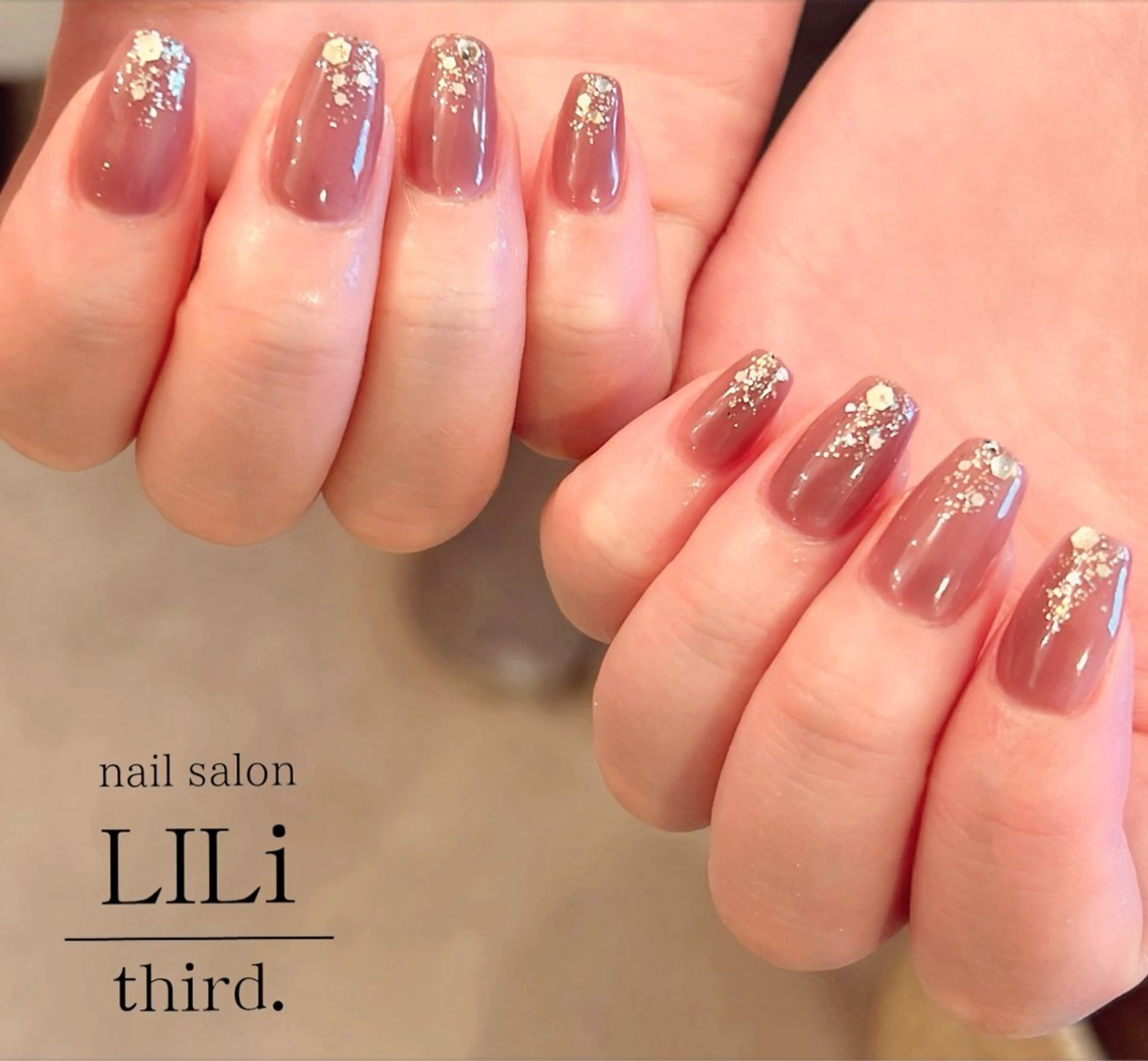ネイル ゴールド ラメ(グリッター) オフィスネイル ピンク シンプルネイル nail salon LILi third.所属・Saya ᵕ̈*のネイルデザイン
